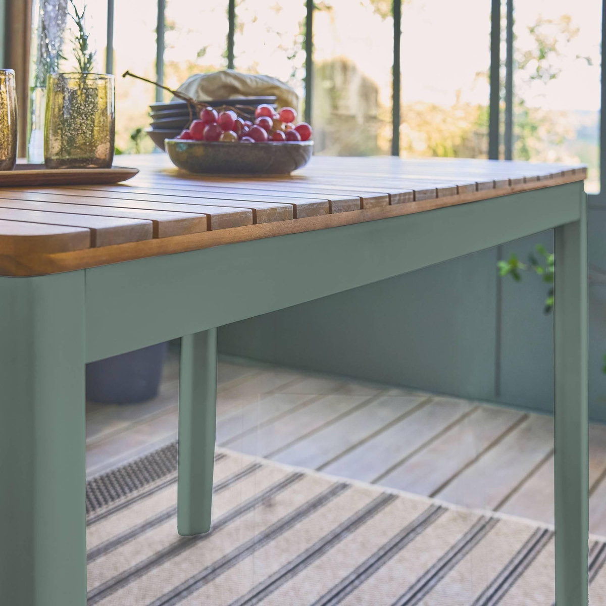 SWEEEK Table de jardin SENORA acacia avec coins arrondis, 6 places, 120 x 80 x 75 cm