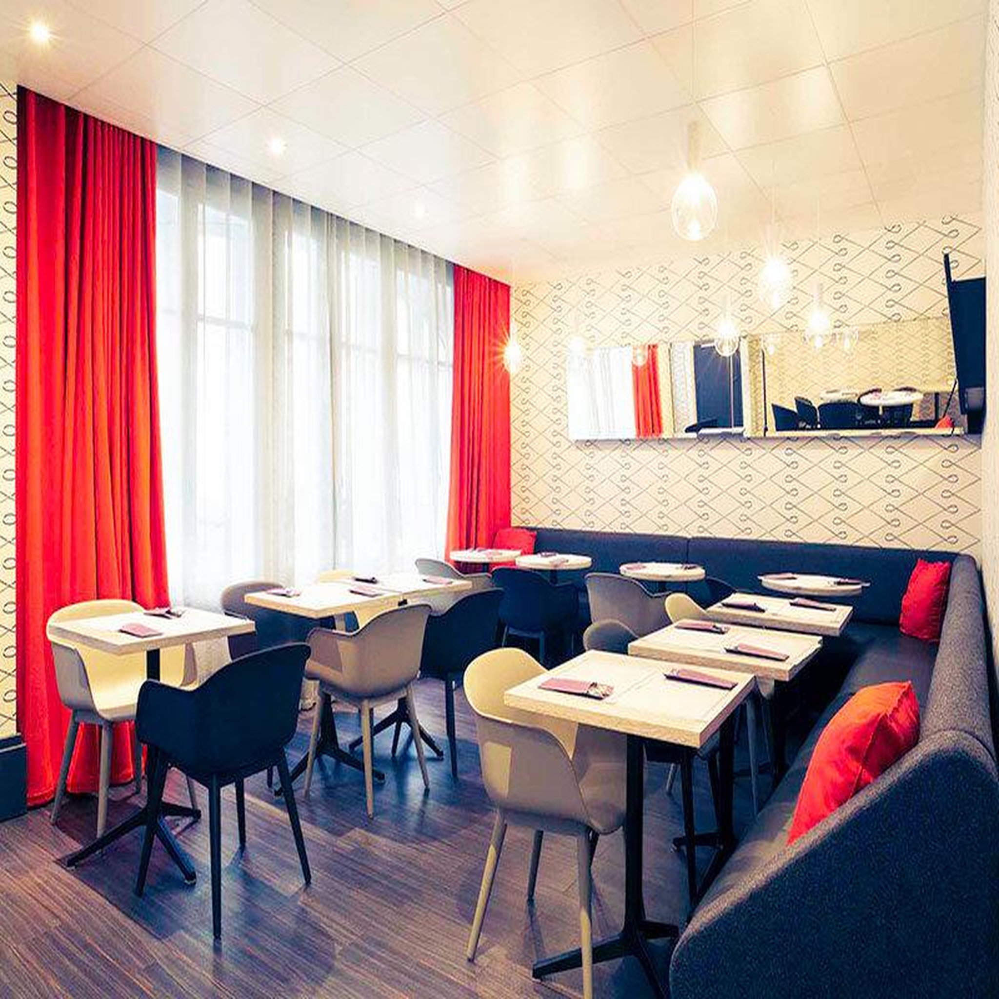 Voir la diapositive 2 : Smartbox Séjour de 2 jours en hôtel 4* avec champagne et vue sur le sacré-cœur de montmartre à paris - coffret cadeau séjour