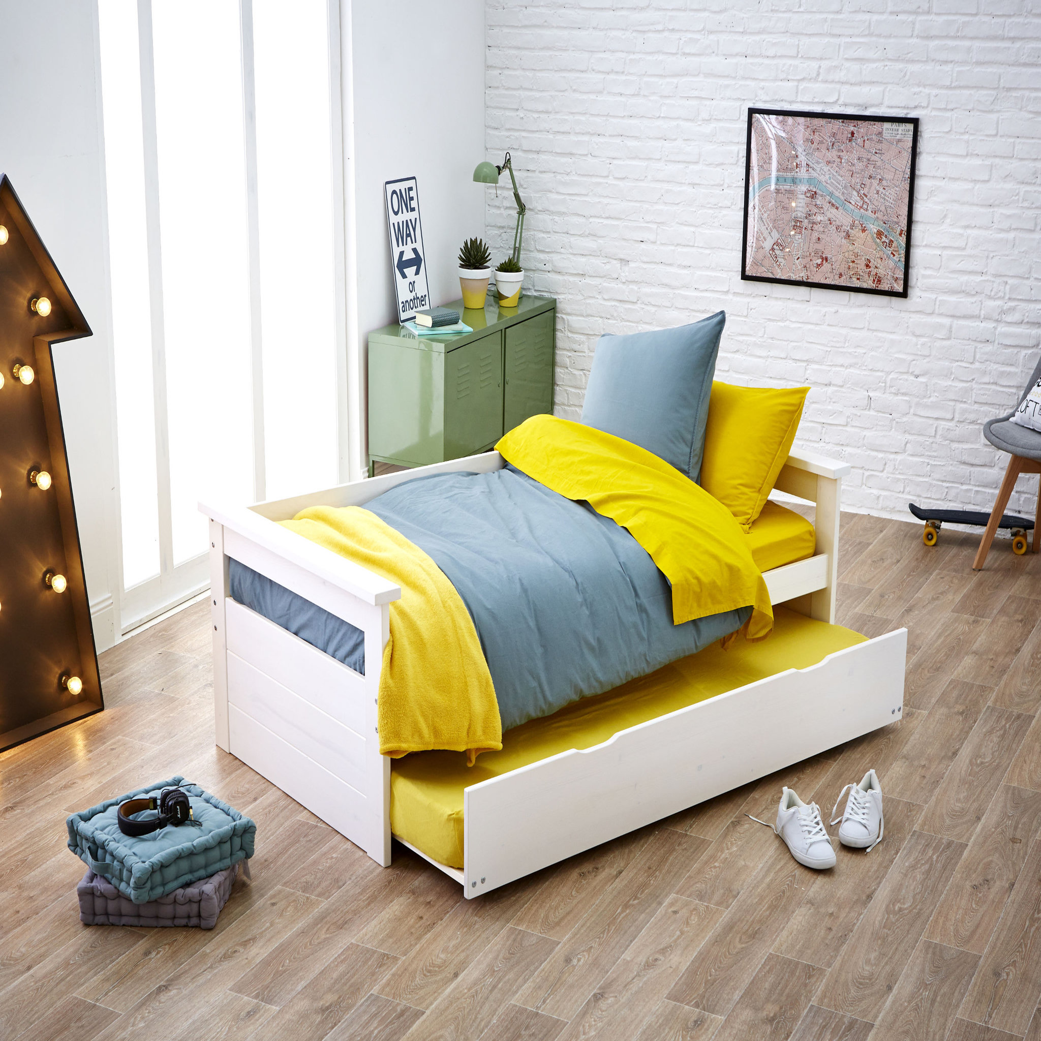 Voir la diapositive 1 : Lit  banquette gigogne en bois massif  2x90x190cm SANTA CRUZ