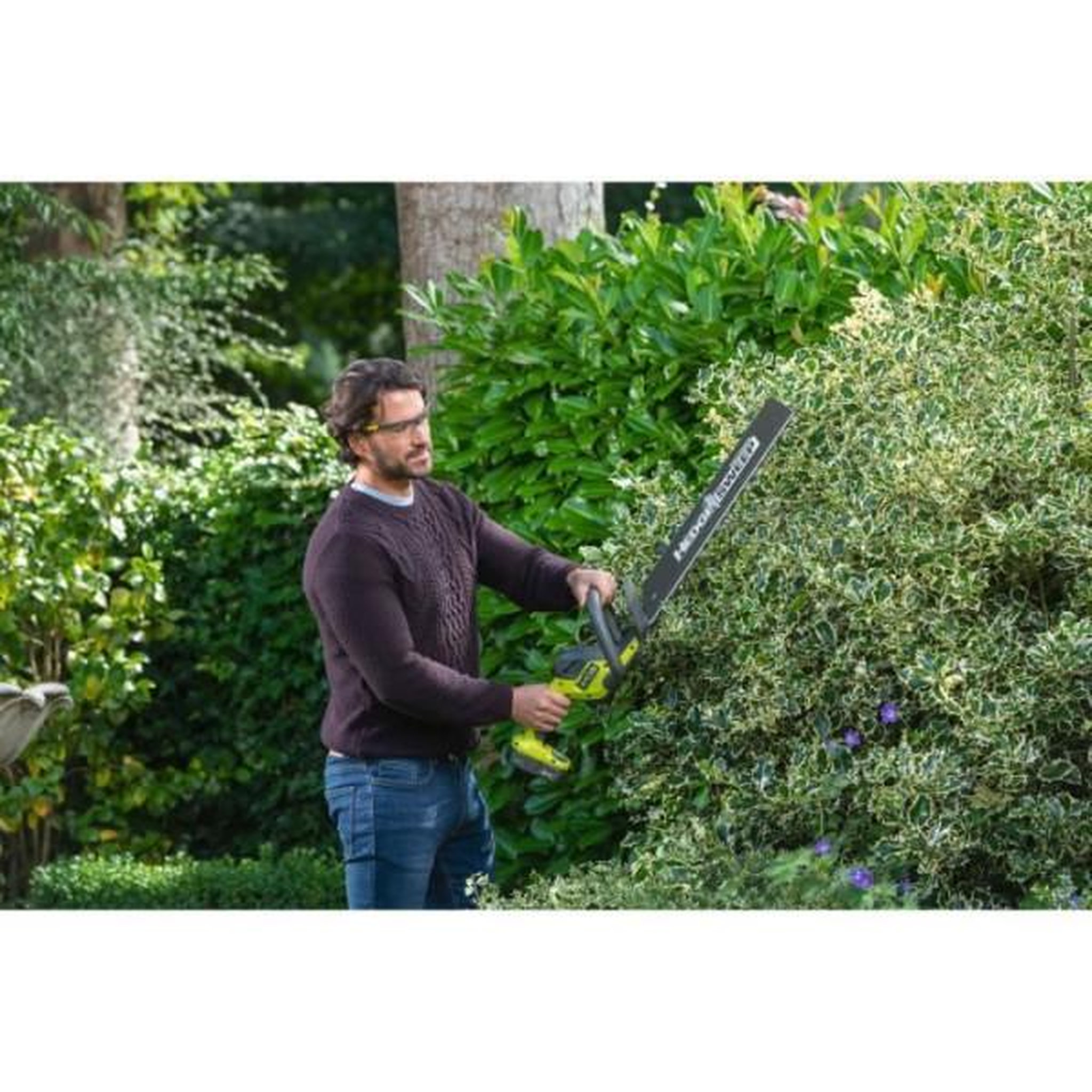 Voir la diapositive 4 : Ryobi RYOBI - Taille-haies LINEA 18V ONE+ - design en ligne - lames 50 cm - écartement 24 mm + batterie 2,0 Ah & chargeur - RY18HT50A