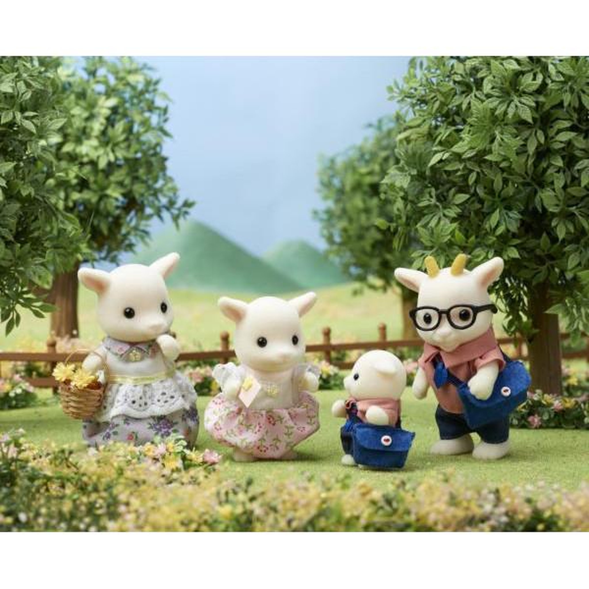 Voir la diapositive 3 : Sylvanian Families Figurines miniatures - SYLVANIAN FAMILIES - La famille Chevre - 4 personnages articulés et habillés avec soin