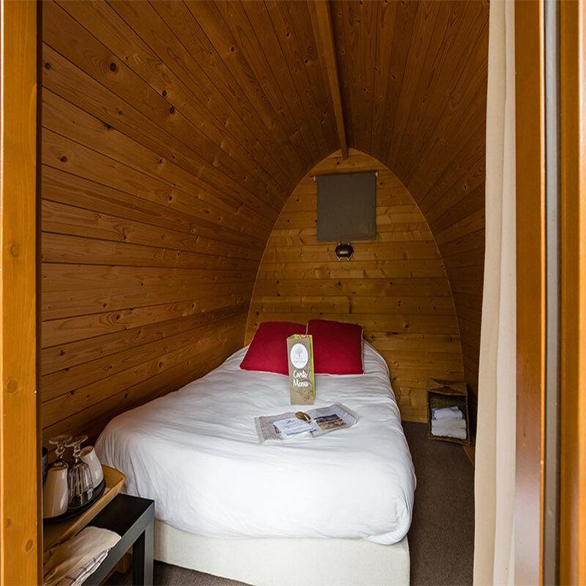 Voir la diapositive 3 : Smartbox 3 jours insolites en pod avec accès au spa en ardèche - coffret cadeau séjour