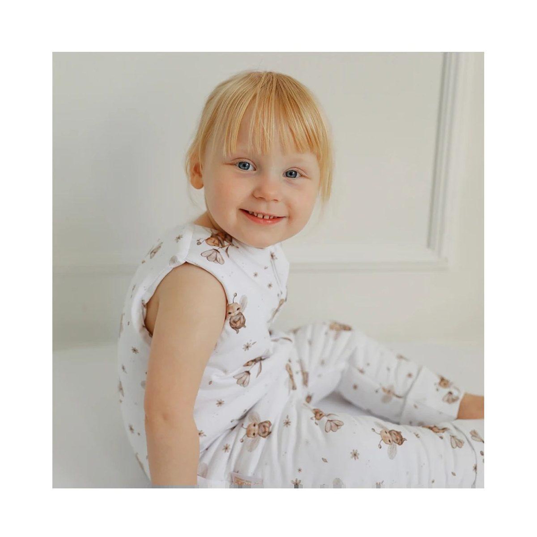 Voir la diapositive 3 : WALDIN Gigoteuse à jambes en coton 2,5 TOG - taille M (3-4 ans) - motif abeilles, blanc