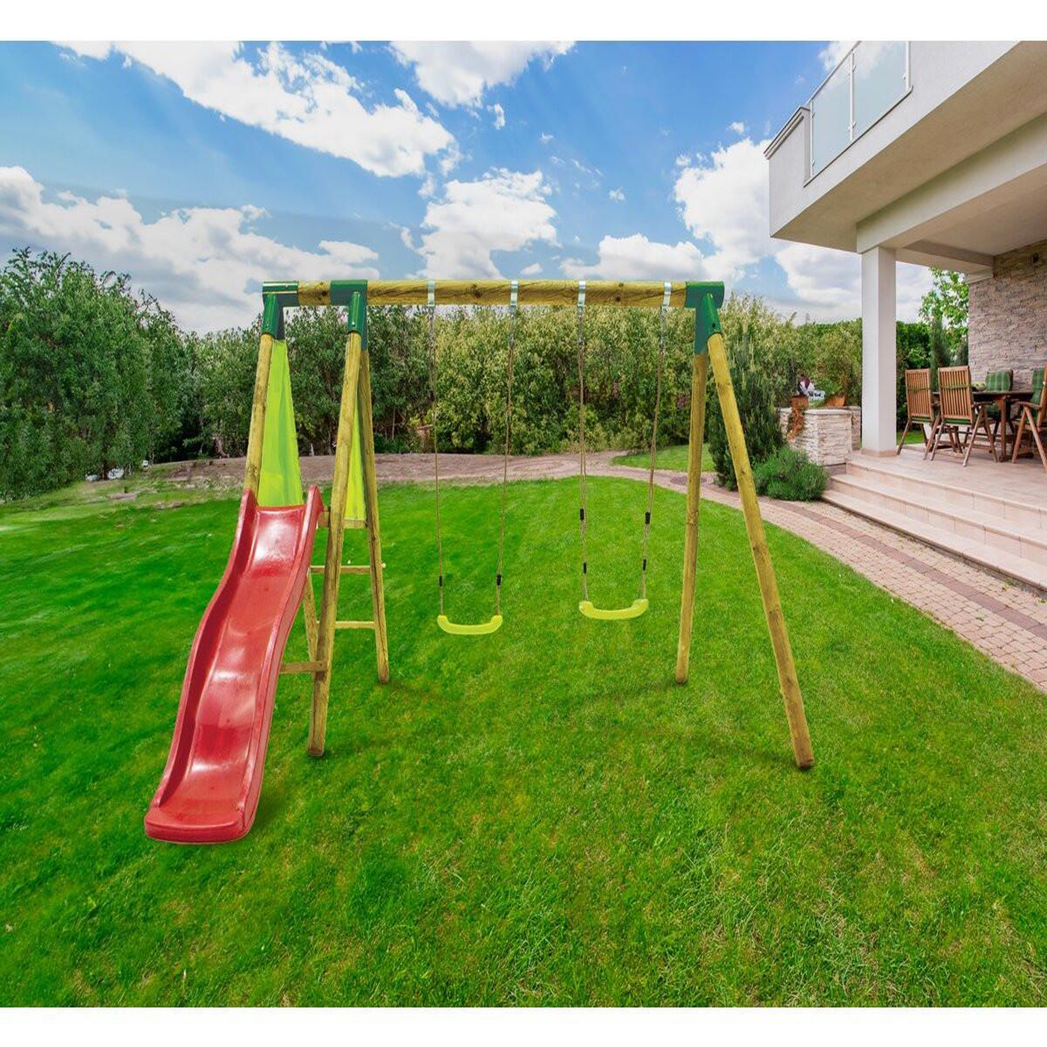 Voir la diapositive 2 : Habitat et Jardin Portique en bois  balanga  - avec 1 toboggan et 2 balançoires.