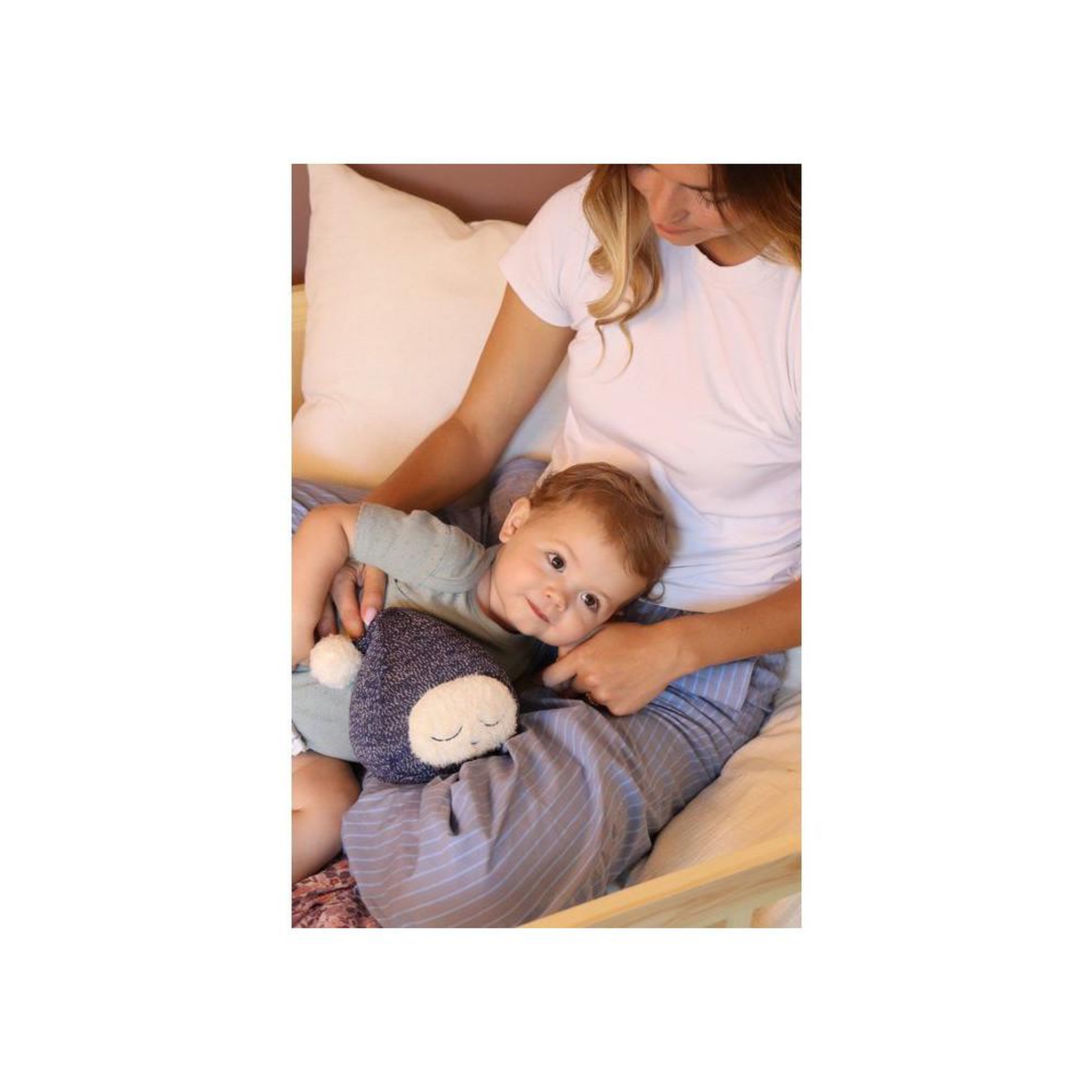 MORPHEE Jouet peluche pour bébé Gaby, activation aux pleurs, module sonore avec 6 sons apaisants, bruit blanc et battement de cœur, couleur bleu nuit et beige