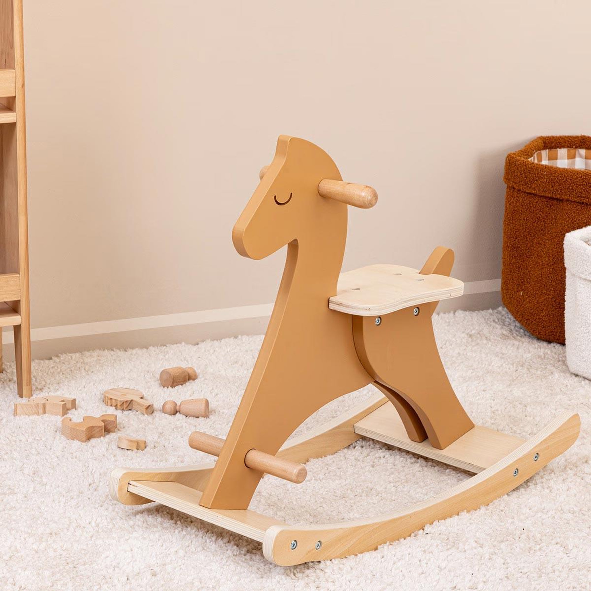 Voir la diapositive 4 : Atmosphera Kids Cheval à bascule en bois  lago  64cm marron