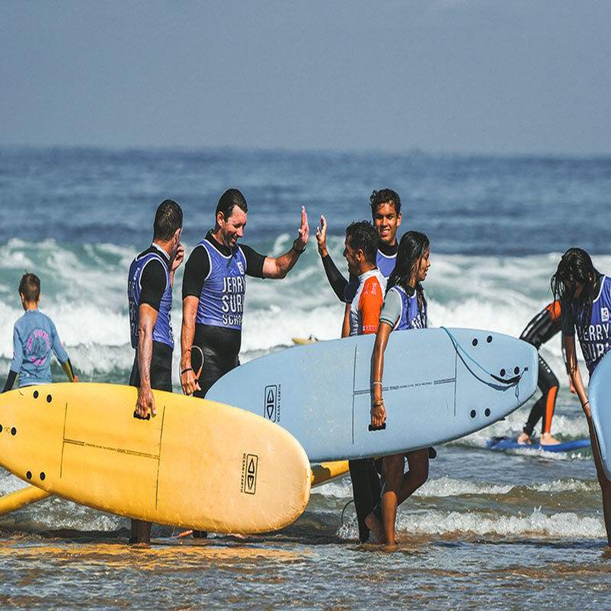 Voir la diapositive 5 : Smartbox 3 cours de surf d'1h30 à seignosse - coffret cadeau sport & aventure