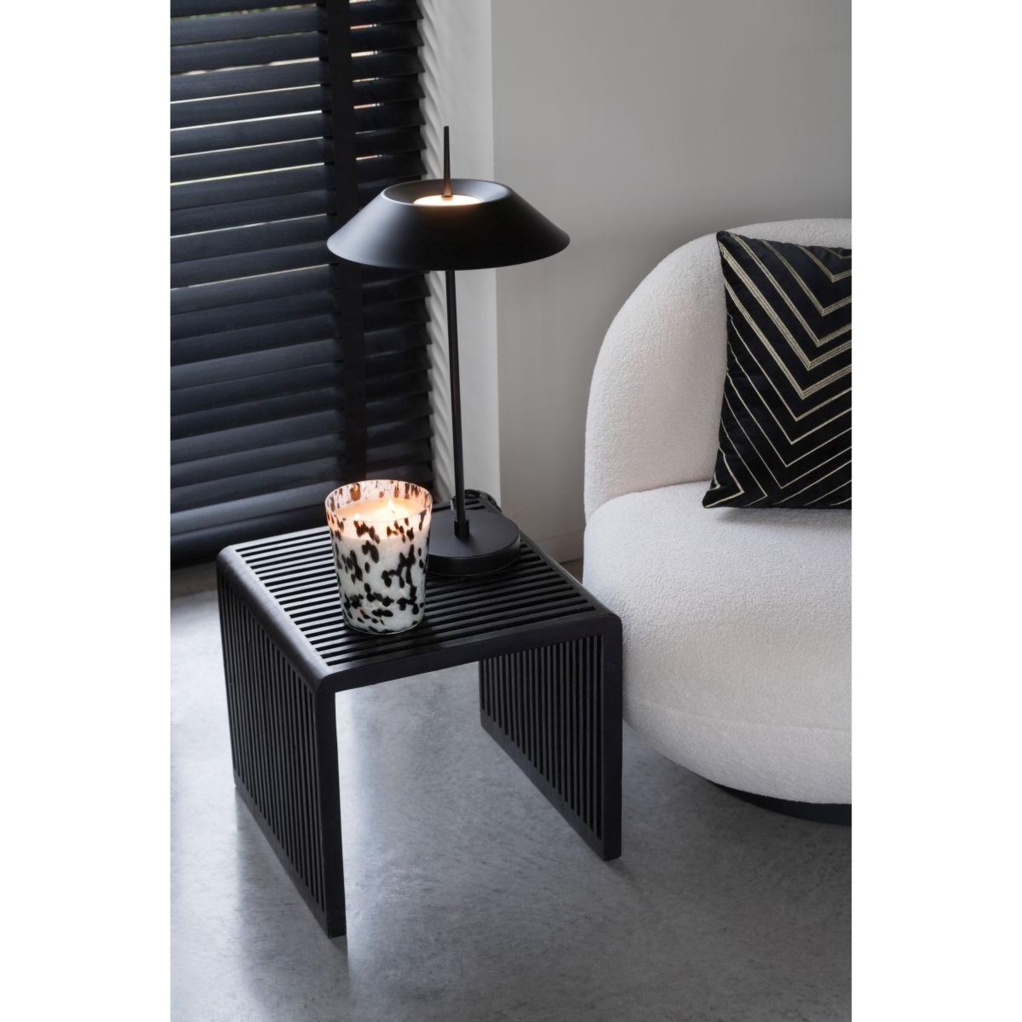 Voir la diapositive 5 : J-LINE Lampe à poser led en métal  christi  56cm noir