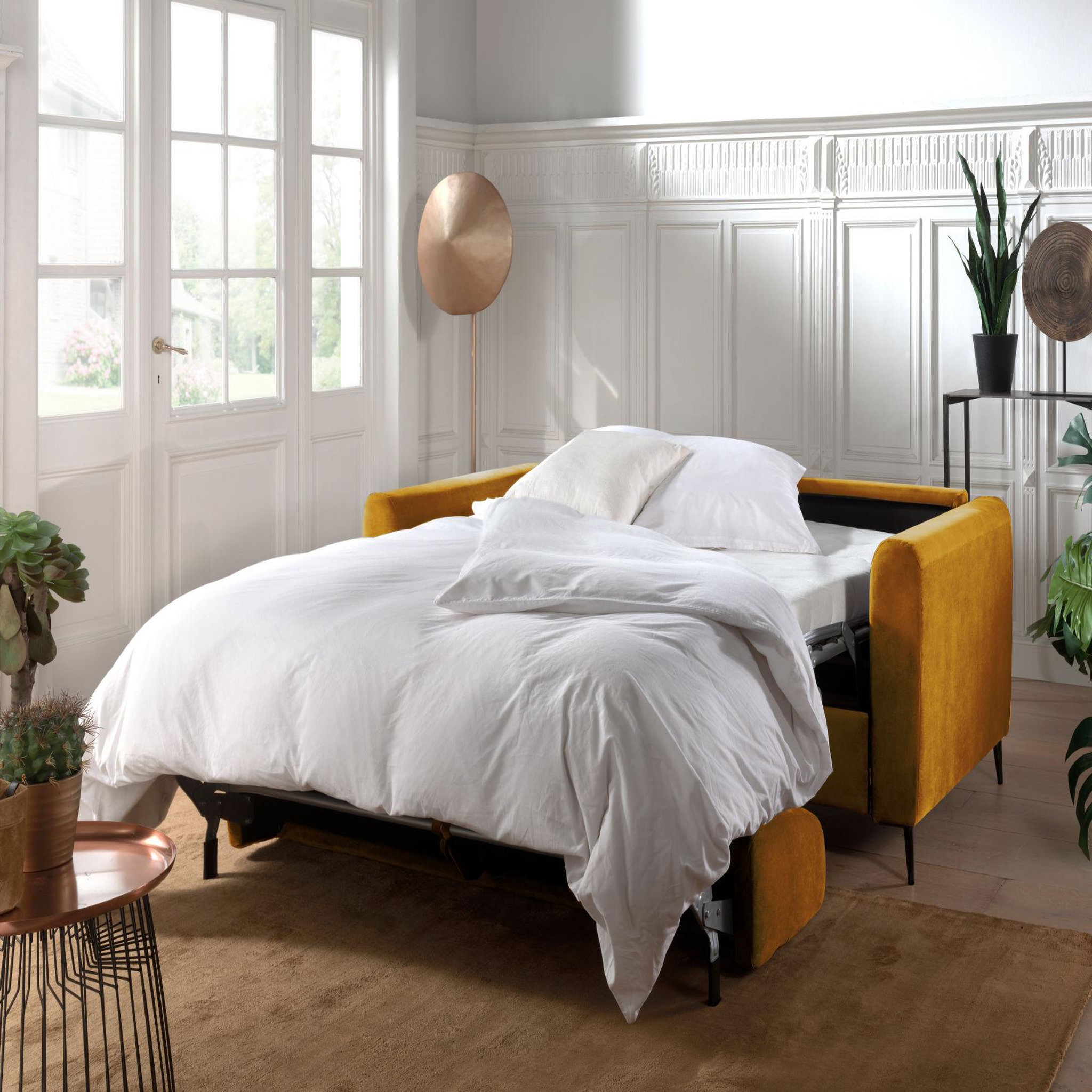 Voir la diapositive 3 : LISA DESIGN Owen - canapé 3 places convertible express couchage quotidien 140 cm matelas 12 cm en velours