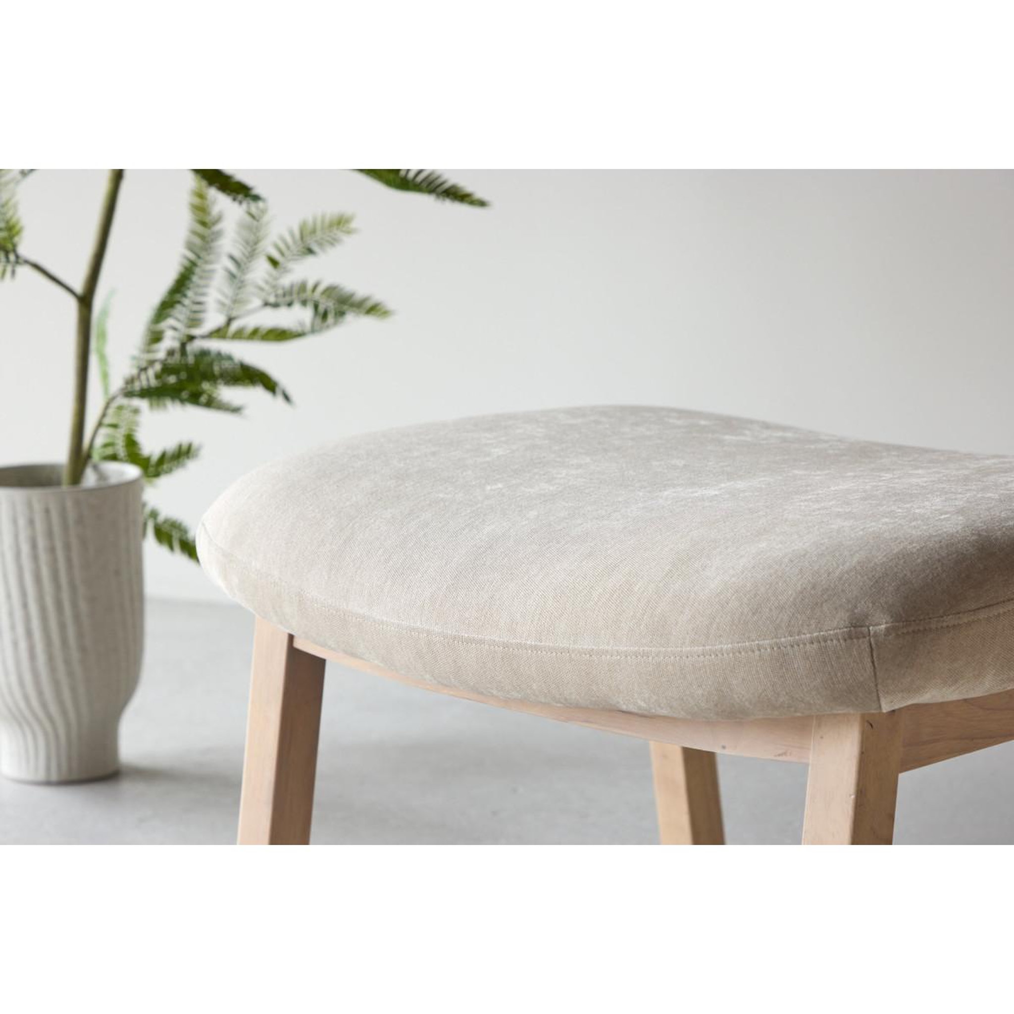 Voir la diapositive 6 : Paris Prix Pouf design  rile  70cm beige