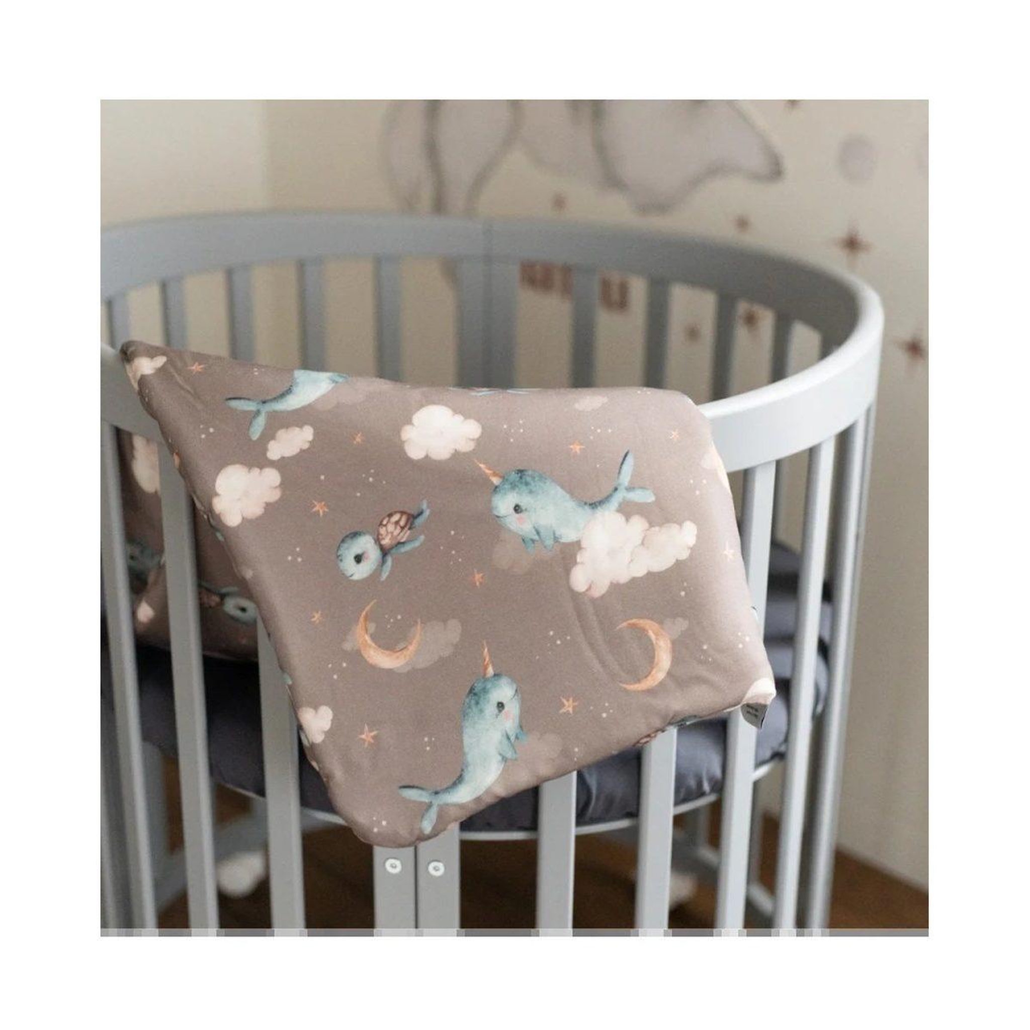Voir la diapositive 3 : WALDIN Oreiller bébé 60 × 40 cm - motif baleine, brun