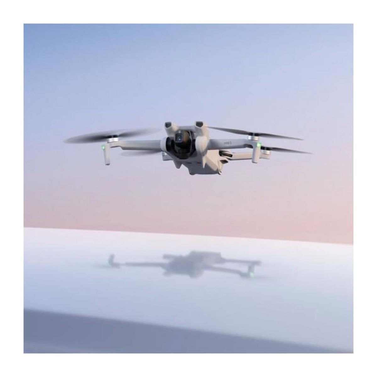 DJI Mini drone caméra DJI Mini 3 (DJI RC) - léger et pliable avec vidéo 4K HDR, temps de vol de 38 minutes, Prise verticale r