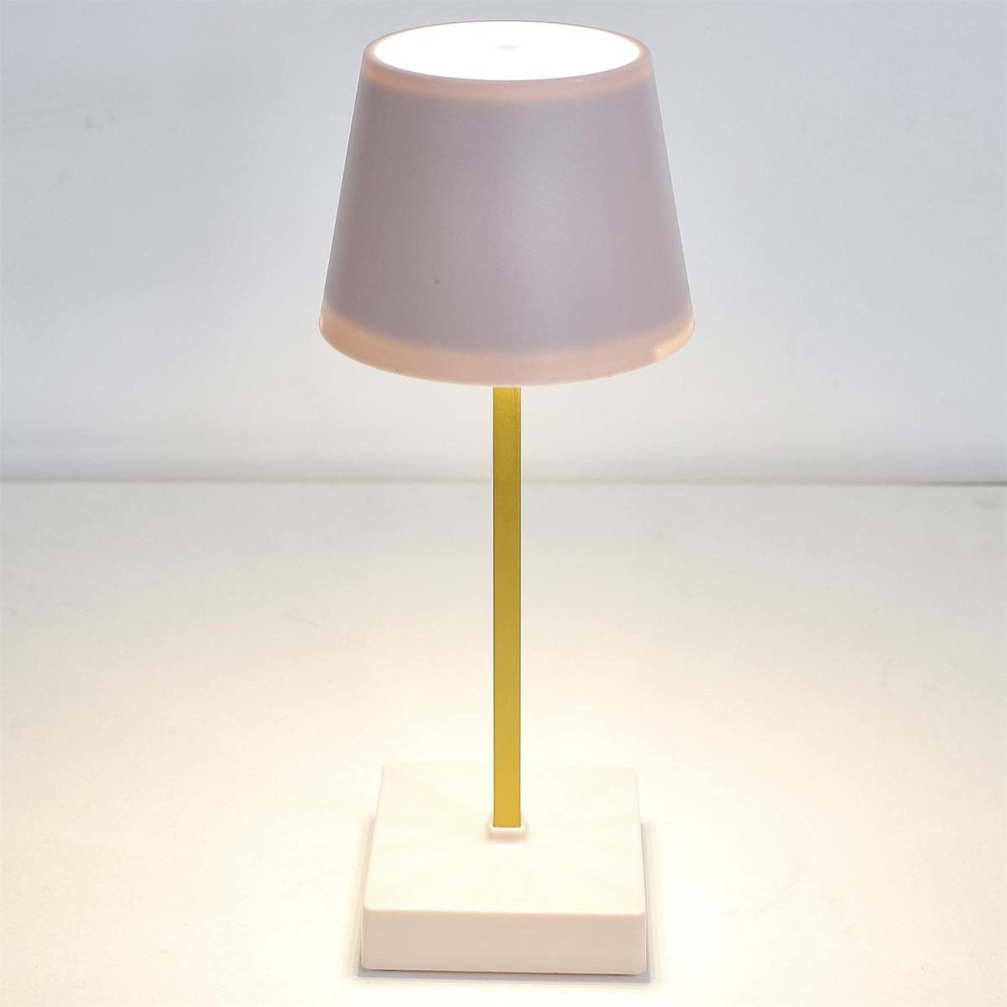 Voir la diapositive 6 : The Home Deco Factory Lampe à Poser Led  Tactile  26cm Rose