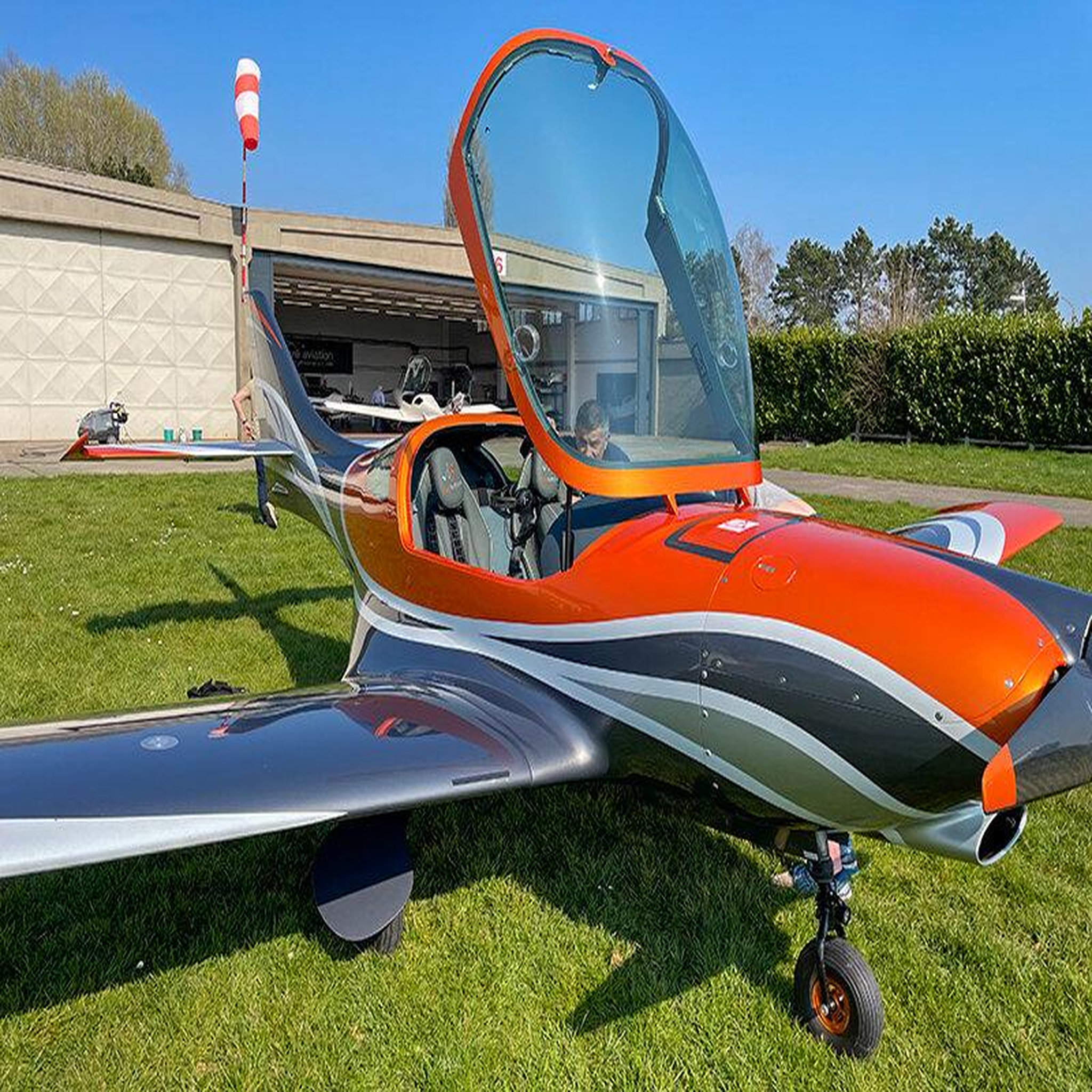 Voir la diapositive 4 : Smartbox Vol en ULM VL-3 de 20 minutes à Cholet - Coffret Cadeau Sport & Aventure