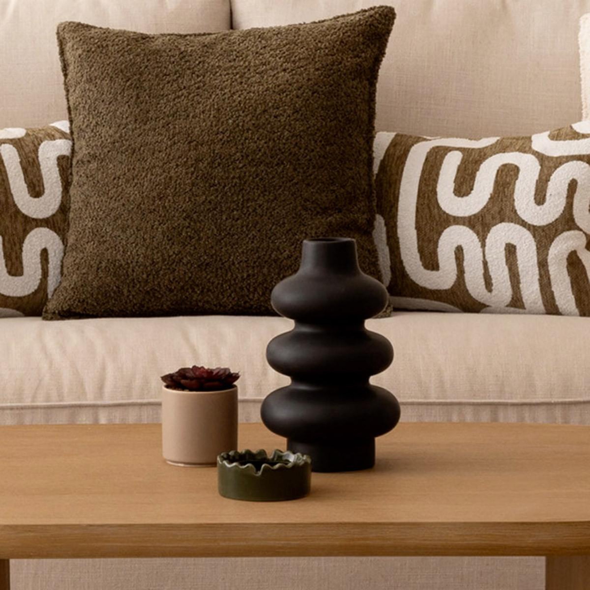 Voir la diapositive 3 : ATMOSPHERA Vase design en dolomite  clothilde  25cm noir