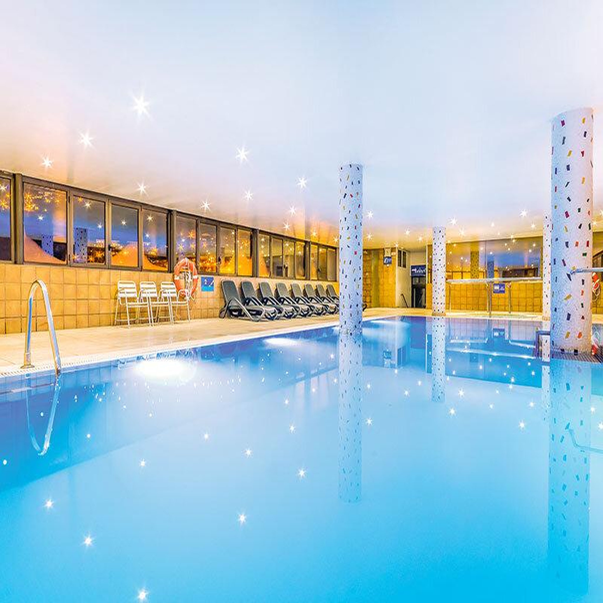 Voir la diapositive 2 : Smartbox Séjour en andorre : 1 ou 2 nuits en hôtel spa 4* - coffret cadeau séjour
