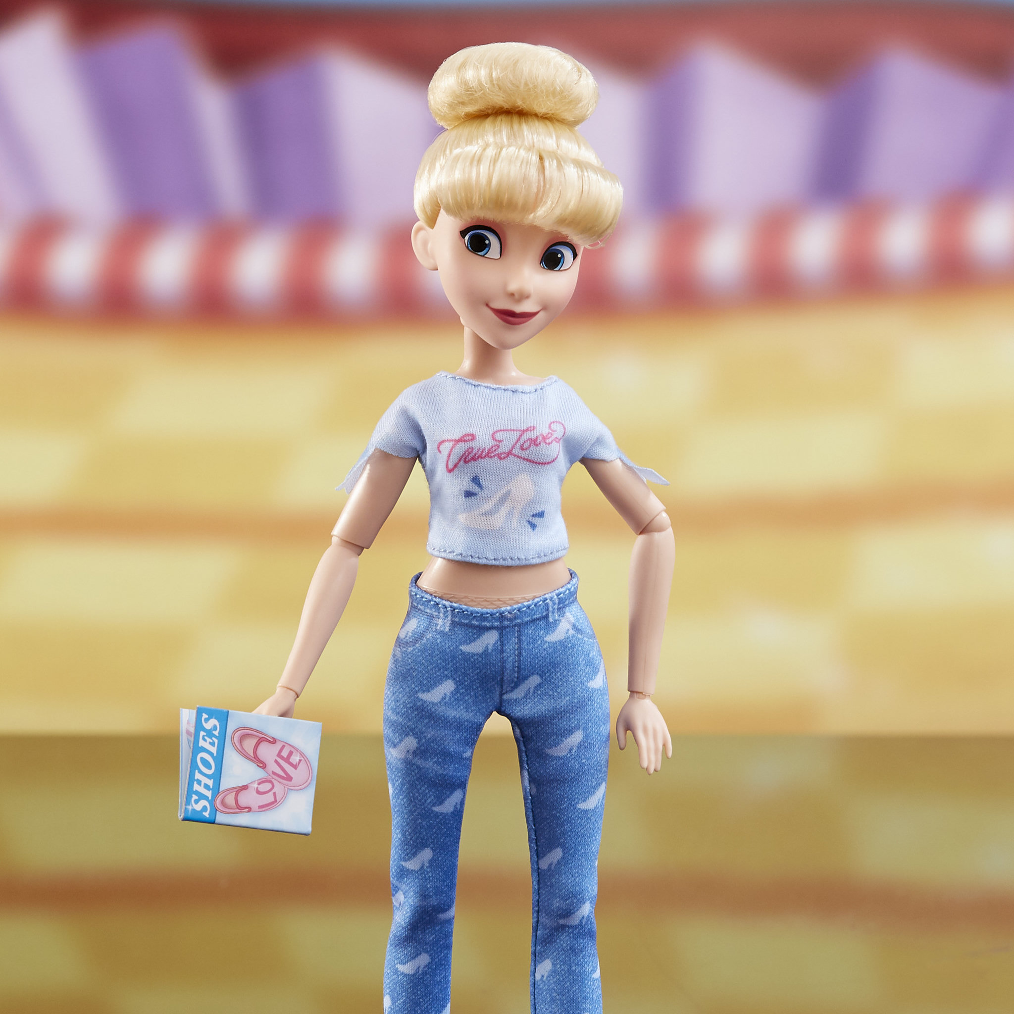 Voir la diapositive 3 : HASBRO Poupée princesse Disney Cendrillon avec tenue et accessoires
