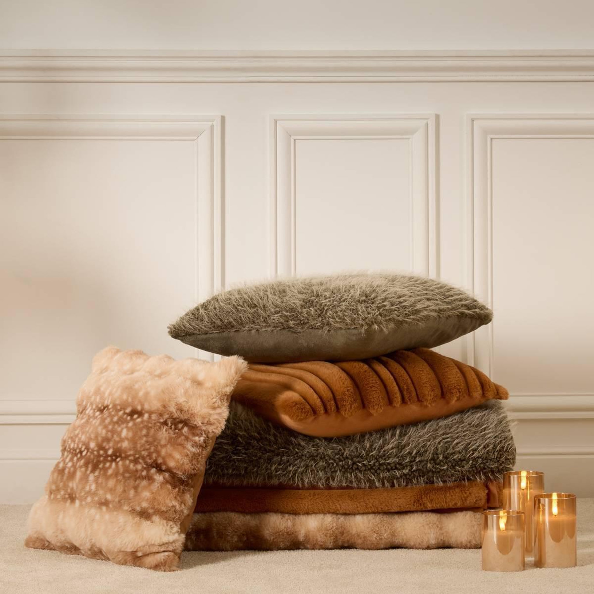 Voir la diapositive 6 : ATMOSPHERA Coussin imitation fourrure 3d  zephy  45x45cm caramel