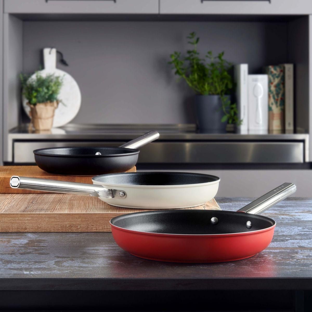 SMEG Poêle diam 28 cm tout feux rouge mat