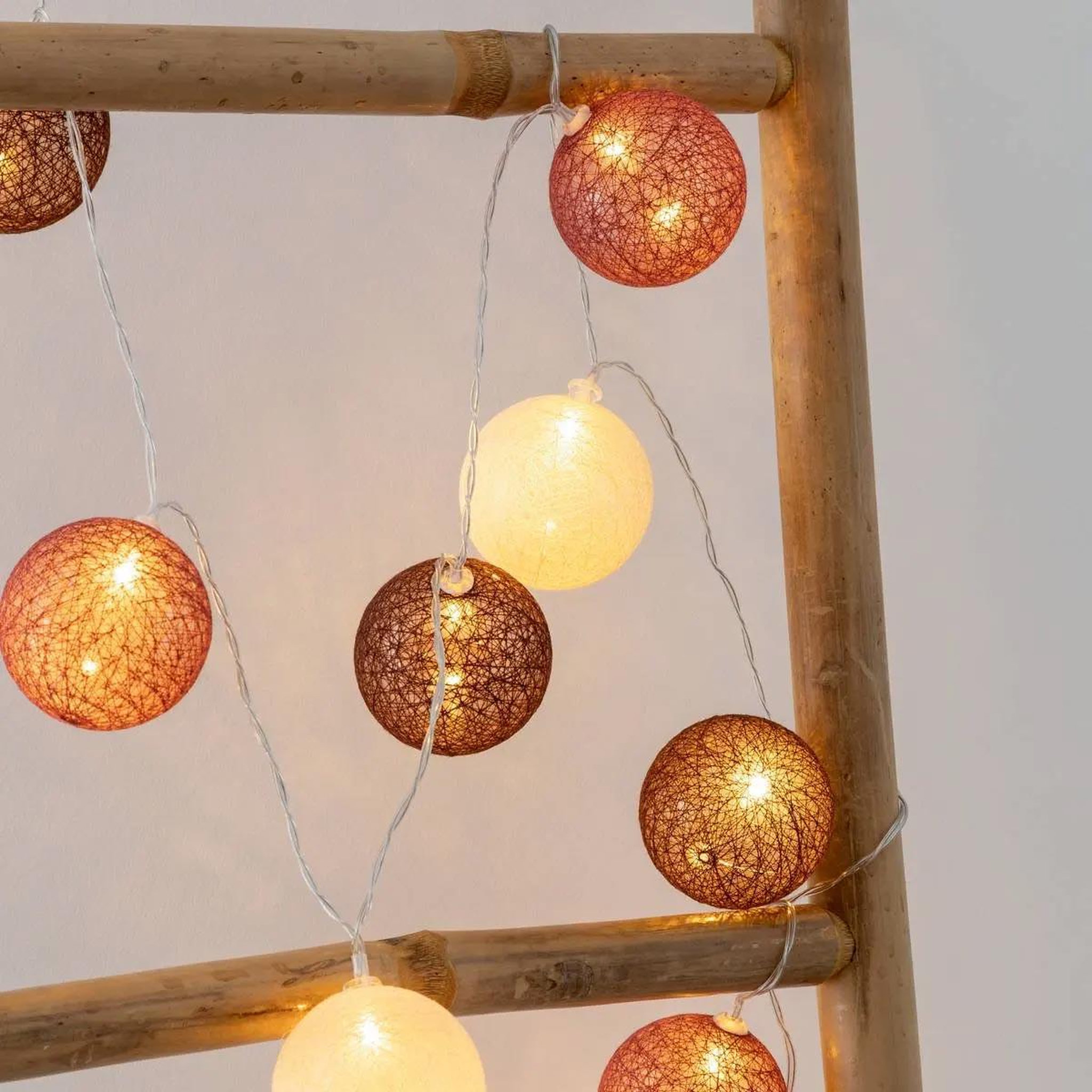 Voir la diapositive 2 : ATMOSPHERA Guirlande led 20 boules  dune  435cm multicolore