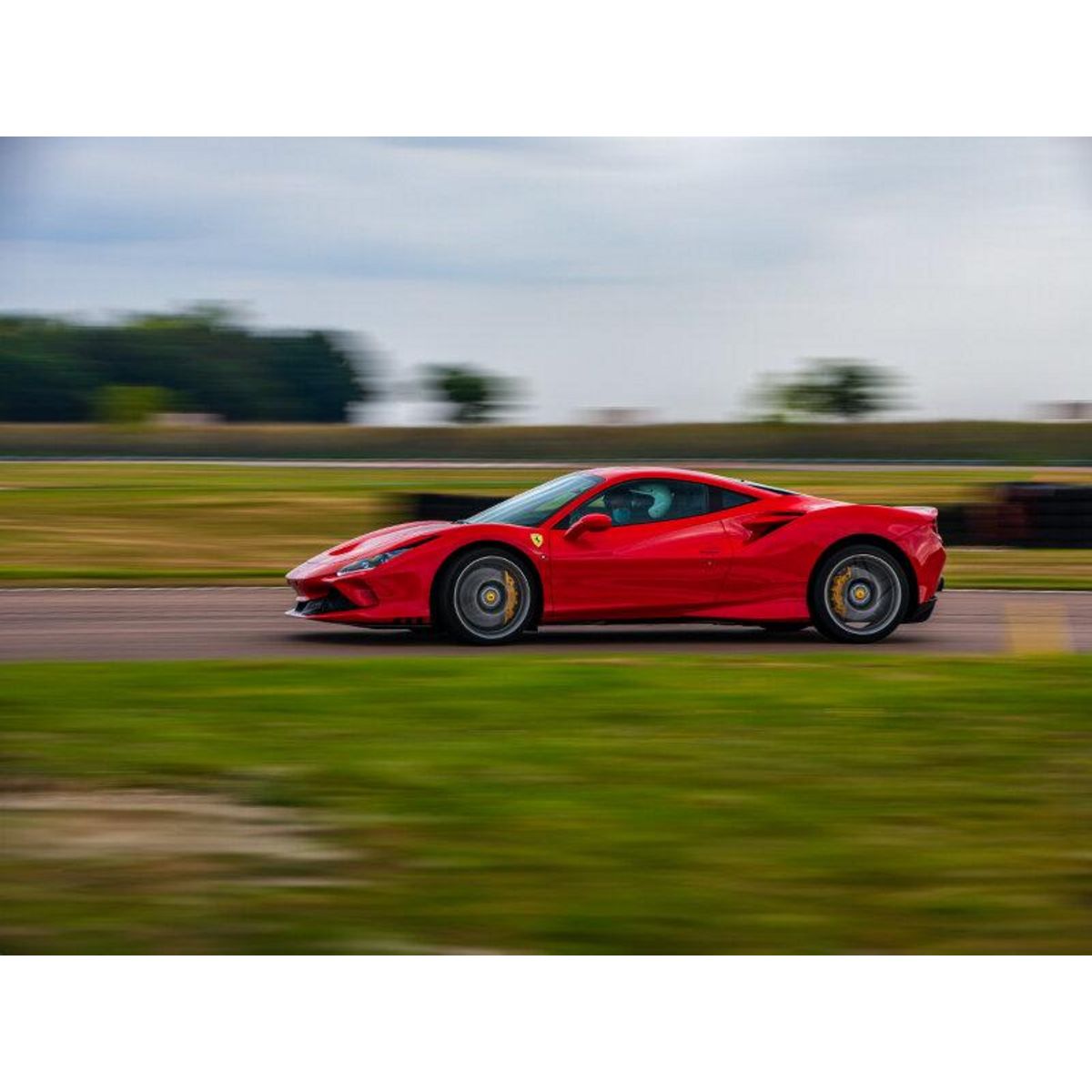 Smartbox Stage de pilotage : 2 tours sur le circuit de Nogaro Compétition en Ferrari F8 - Coffret Cadeau Sport & Aventure