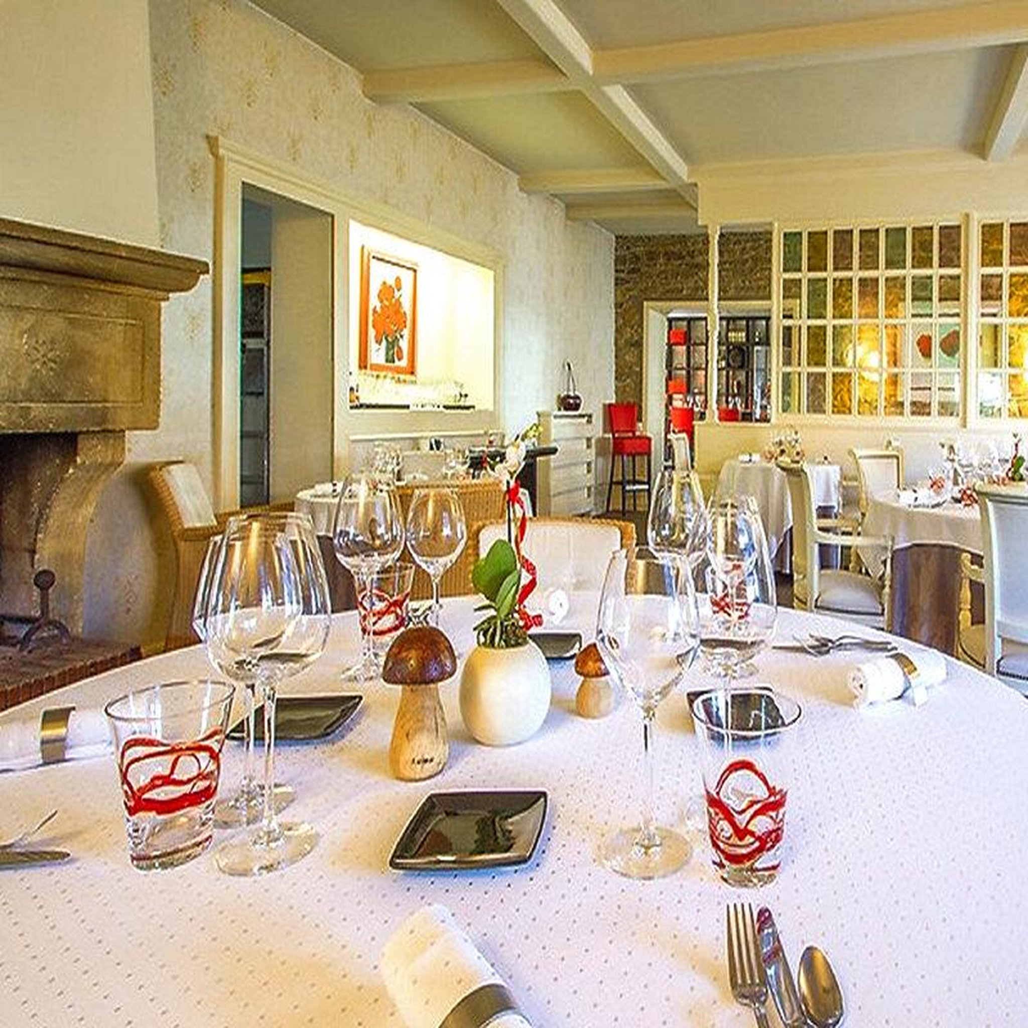Voir la diapositive 3 : Smartbox Adresses primées : menu 5 plats au restaurant le pot d'étain à belfort - coffret cadeau gastronomie