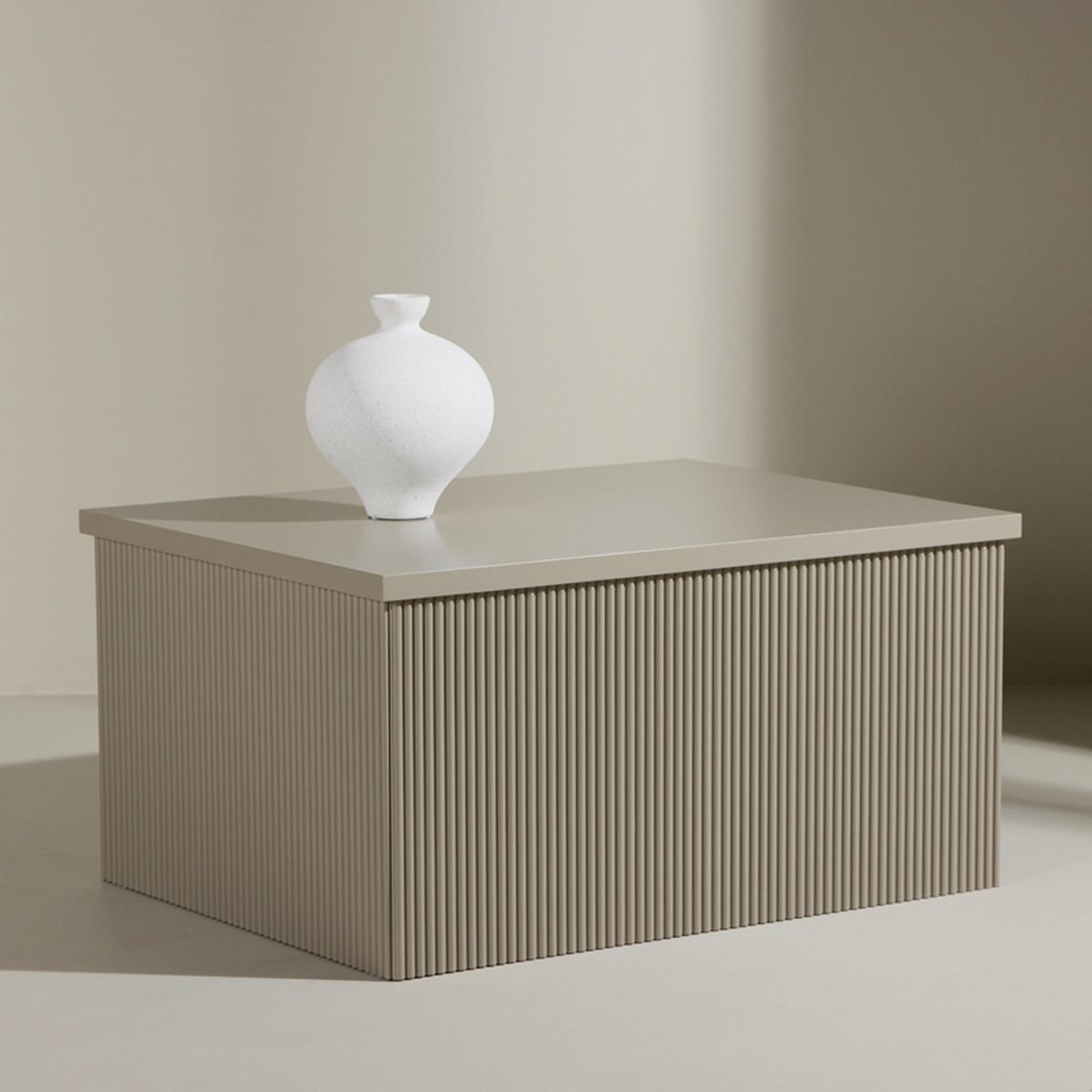 Voir la diapositive 5 : Paris Prix Table basse nervurée  lenox  80cm beige