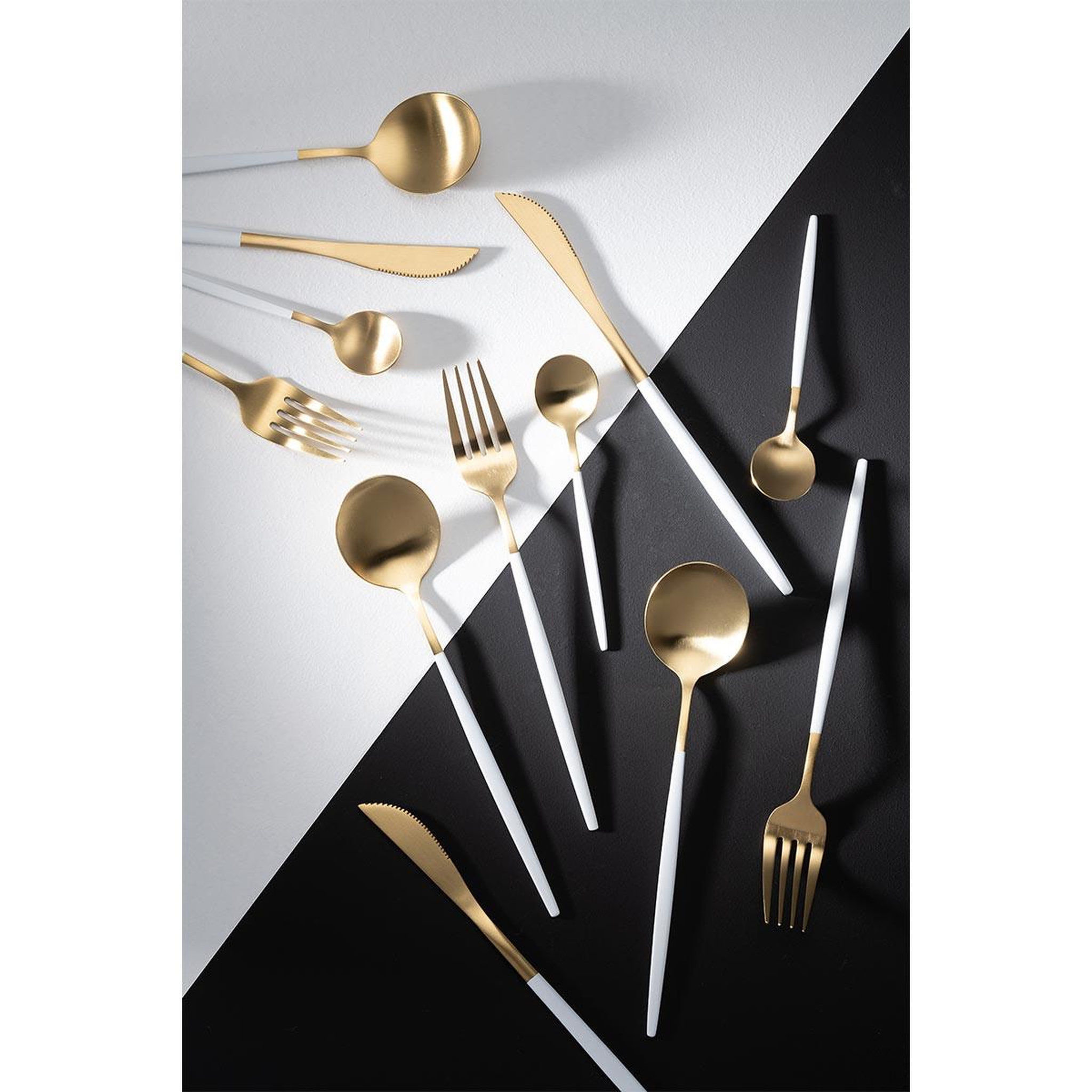 Voir la diapositive 4 : J-LINE Ménagère 24 Pièces en Inox  Mat  27cm Blanc & Or