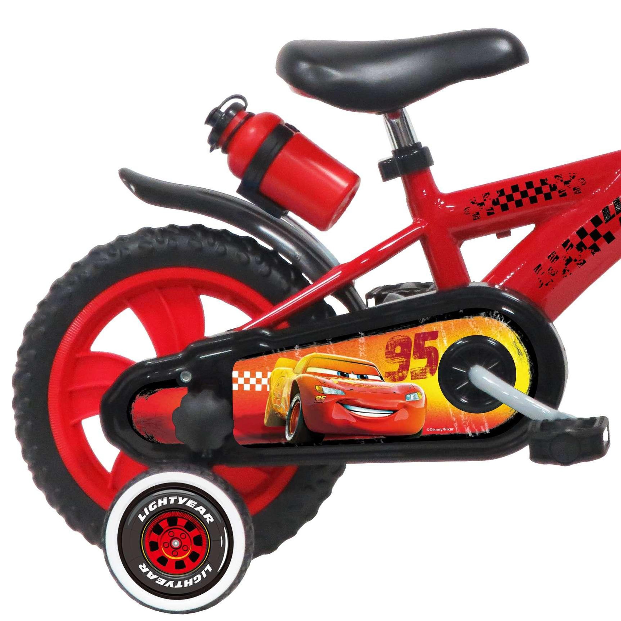 Voir la diapositive 2 : Disney Cars Vélo enfant - Modèle 12'' Cars pour enfant de 85/100 cm avec stabilisateurs - Plaque décorative avant - Porte bidon - 1 frein et roues batons