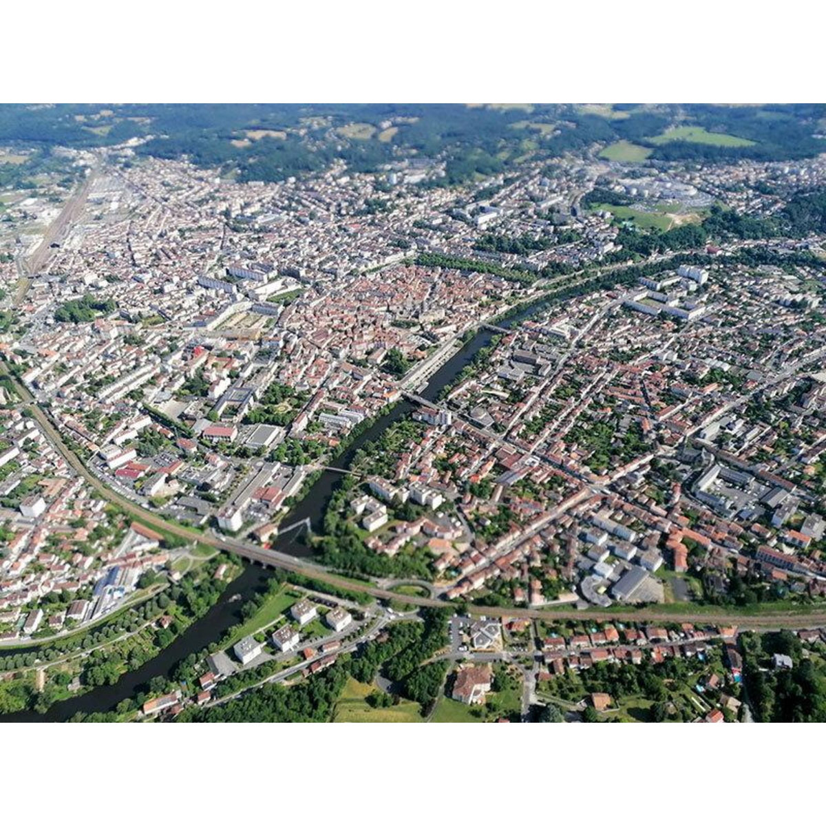 Smartbox Vol en ULM pendulaire d'1h près de Périgueux - Coffret Cadeau Sport & Aventure