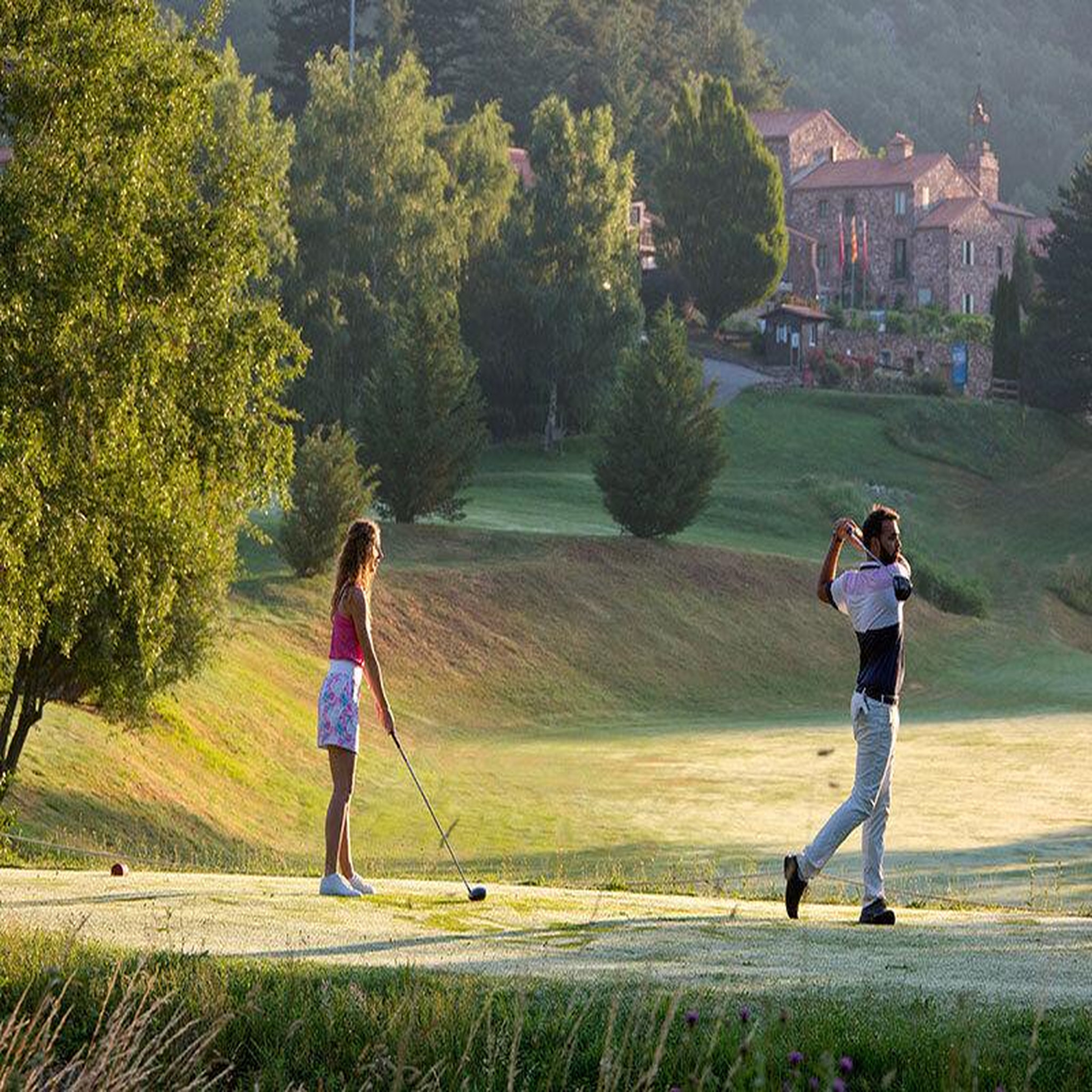 Voir la diapositive 3 : Smartbox 2 jours en hôtel 4* avec spa et parcours de golf à la frontière espagnole - coffret cadeau séjour