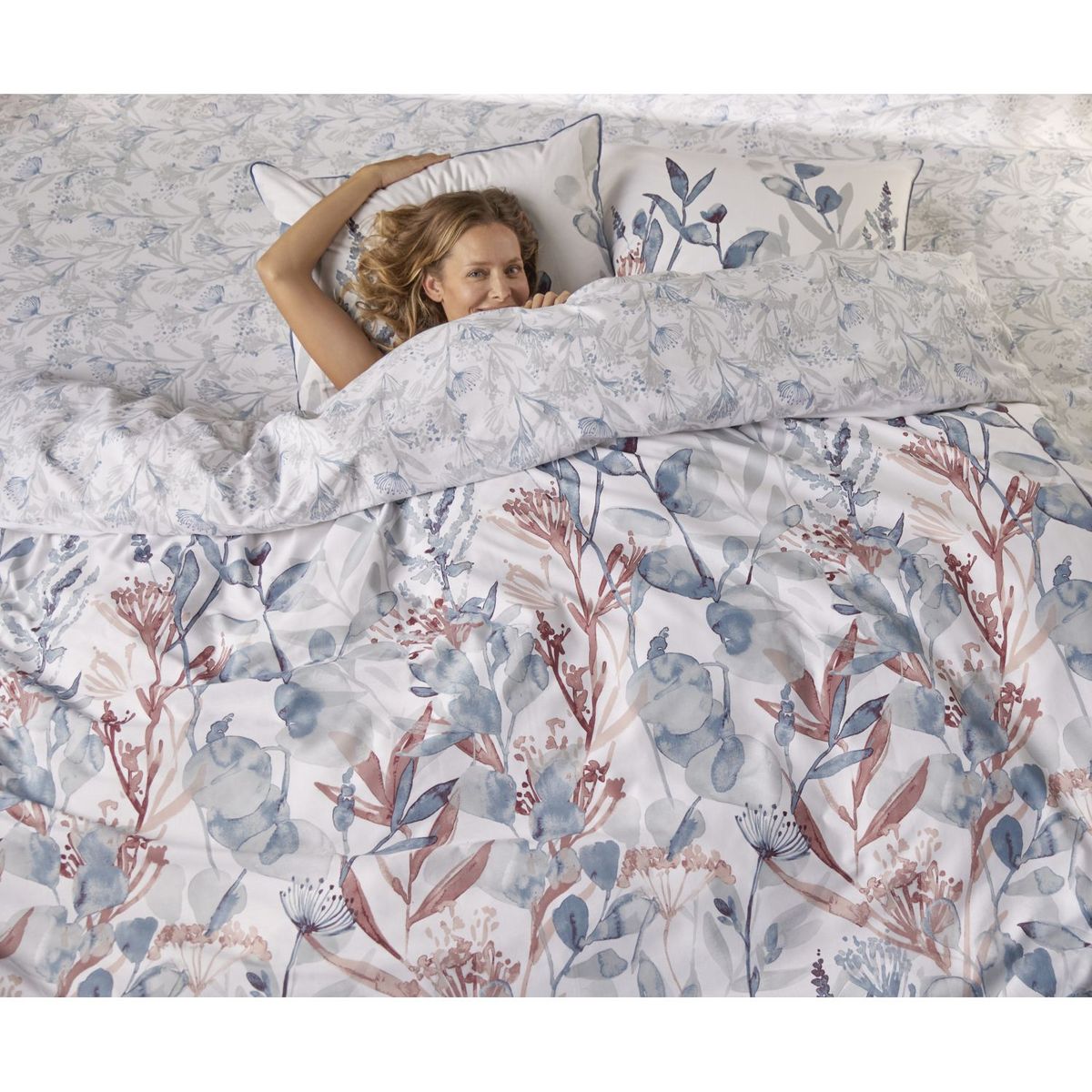 Drap plat en coton 57 fils motif floral VOLTIGE 