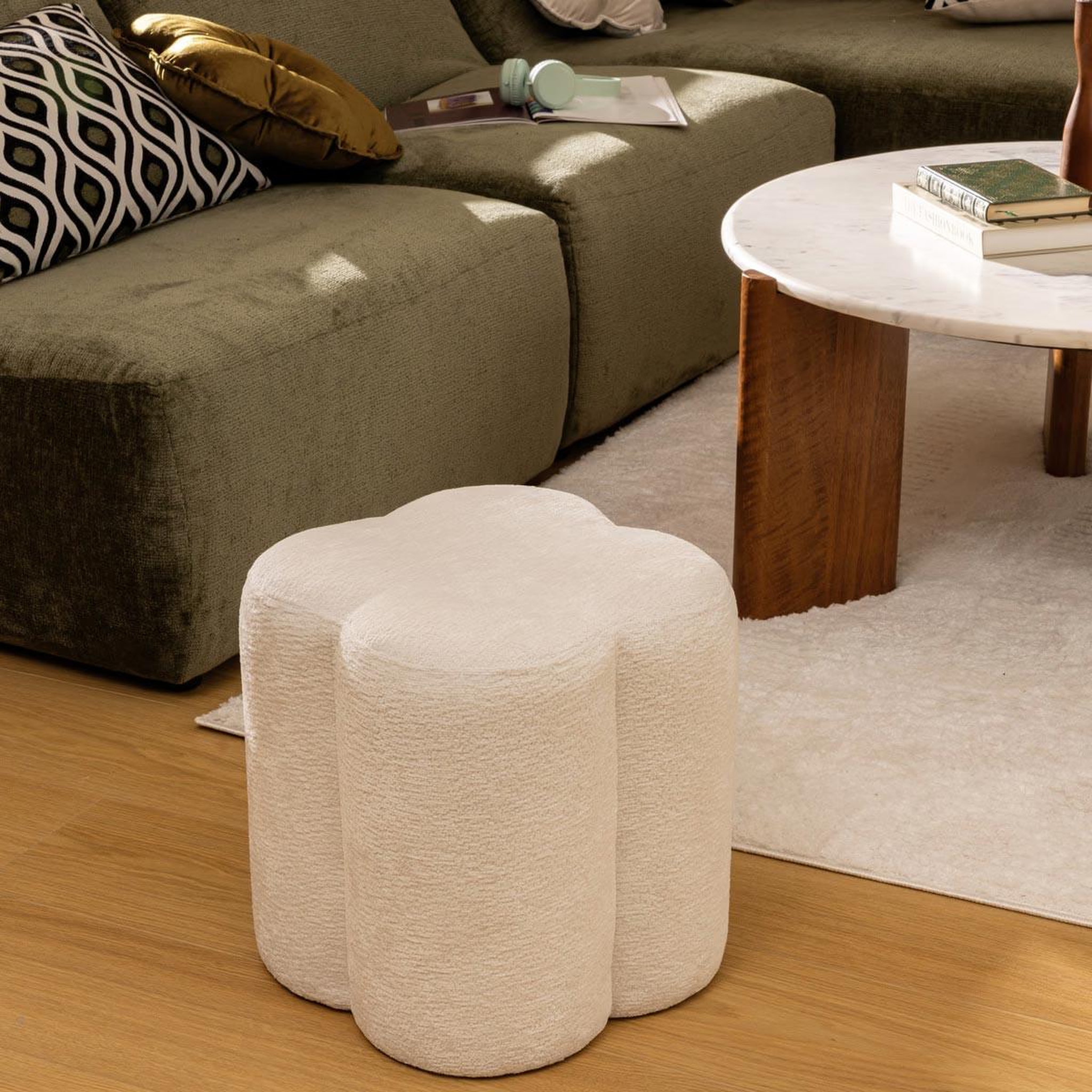 Voir la diapositive 3 : ATMOSPHERA Pouf fleur tissu chenille  lavon  38cm blanc