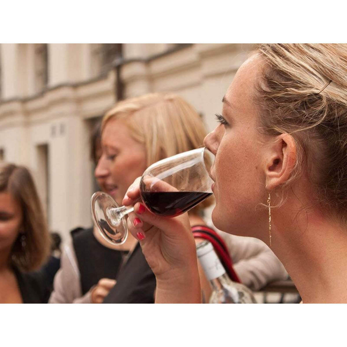 Smartbox Cours d'œnologie dans un hôtel étoilé à Paris et bouteille de vin à domicile - Coffret Cadeau Gastronomie