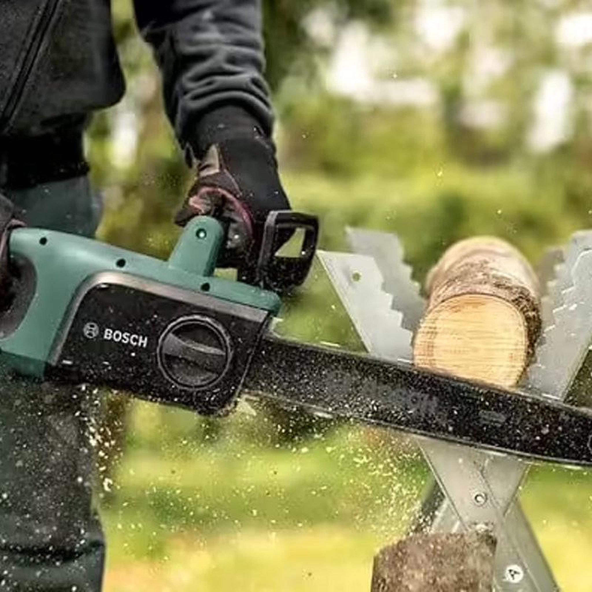 Voir la diapositive 2 : BOSCH Tronçonneuse BOSCH UniversalChain 35 + 2ème chaîne