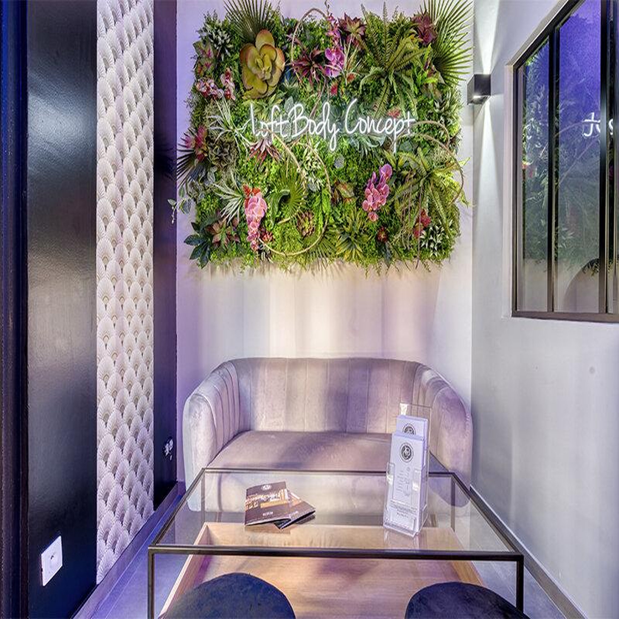 Voir la diapositive 4 : Smartbox Accès au spa d'1h30 et séance de fauteuil massant près de paris - coffret cadeau bien-être