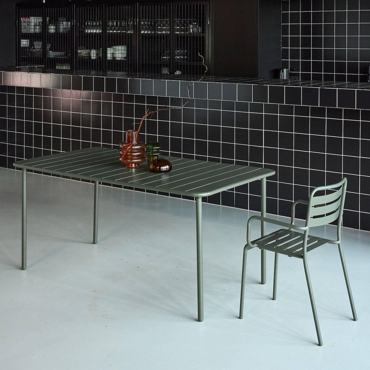 SWEEEK Table de jardin métal 6-8 places, Amelia 160x90xH72.5cm