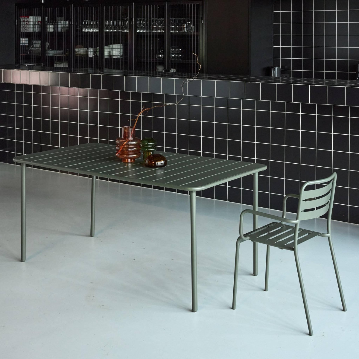 SWEEEK Table de jardin métal 6-8 places, Amelia 160x90xH72.5cm