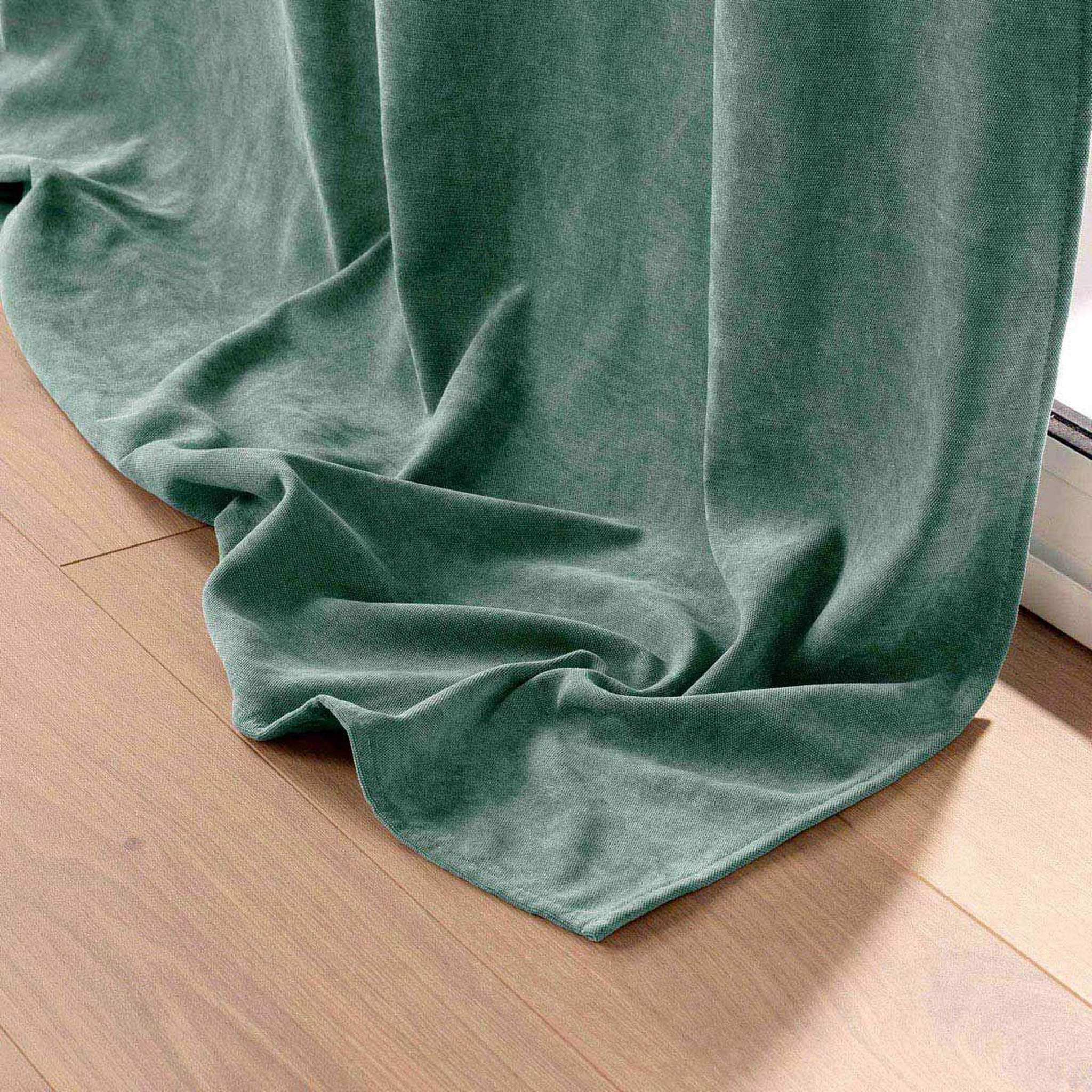 Voir la diapositive 3 : Douceur d'Intérieur Rideau à œillets velours  novana  135x260cm sauge