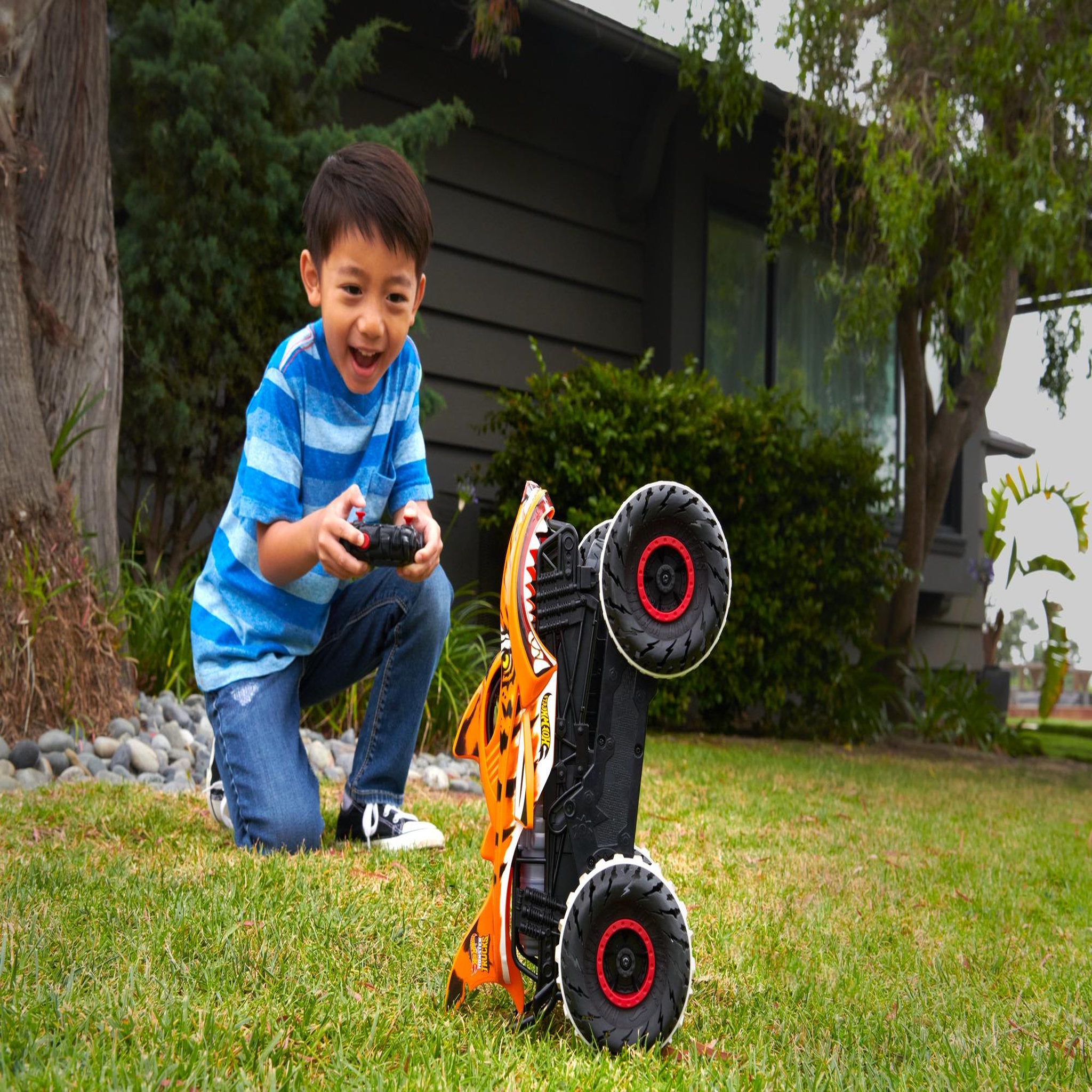 Voir la diapositive 4 : HOT WHEELS L'inarrêtable Tiger Shark RC 