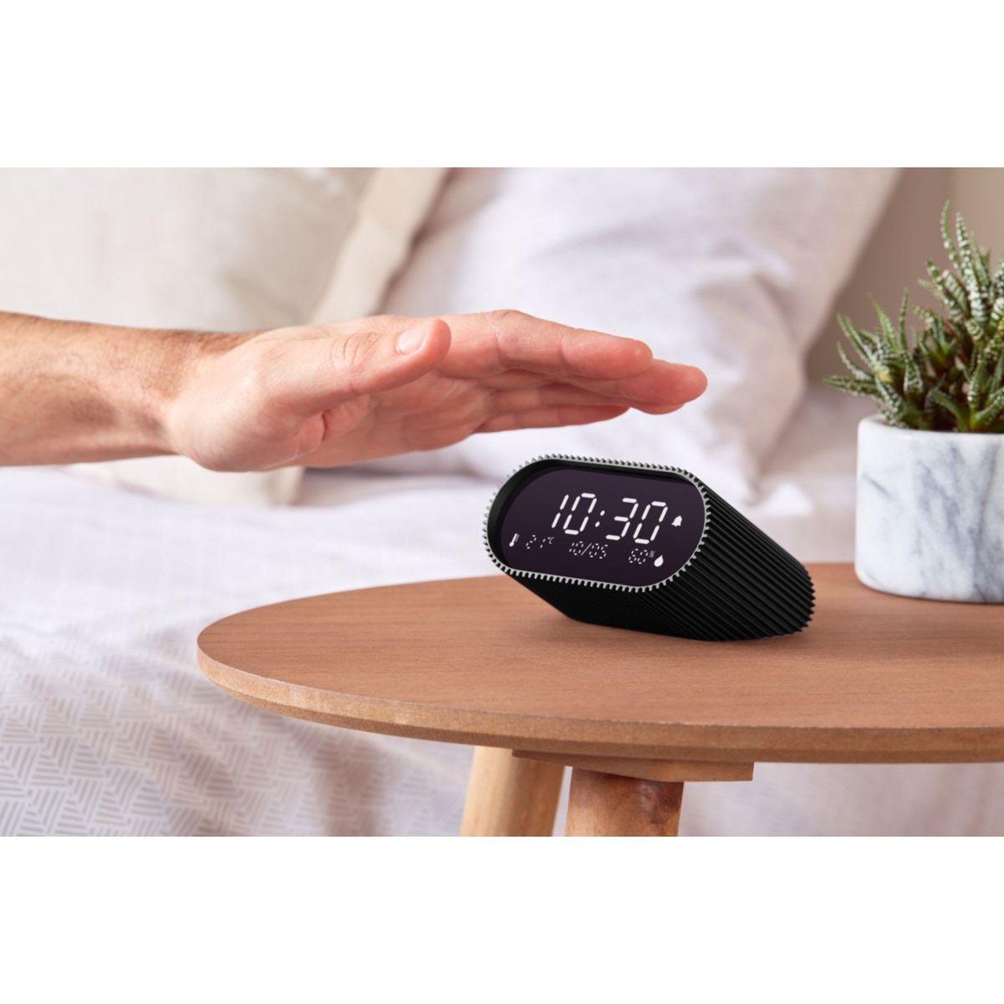 Voir la diapositive 4 : LEXON Réveil ray clock thermomètre et hygromètre noir