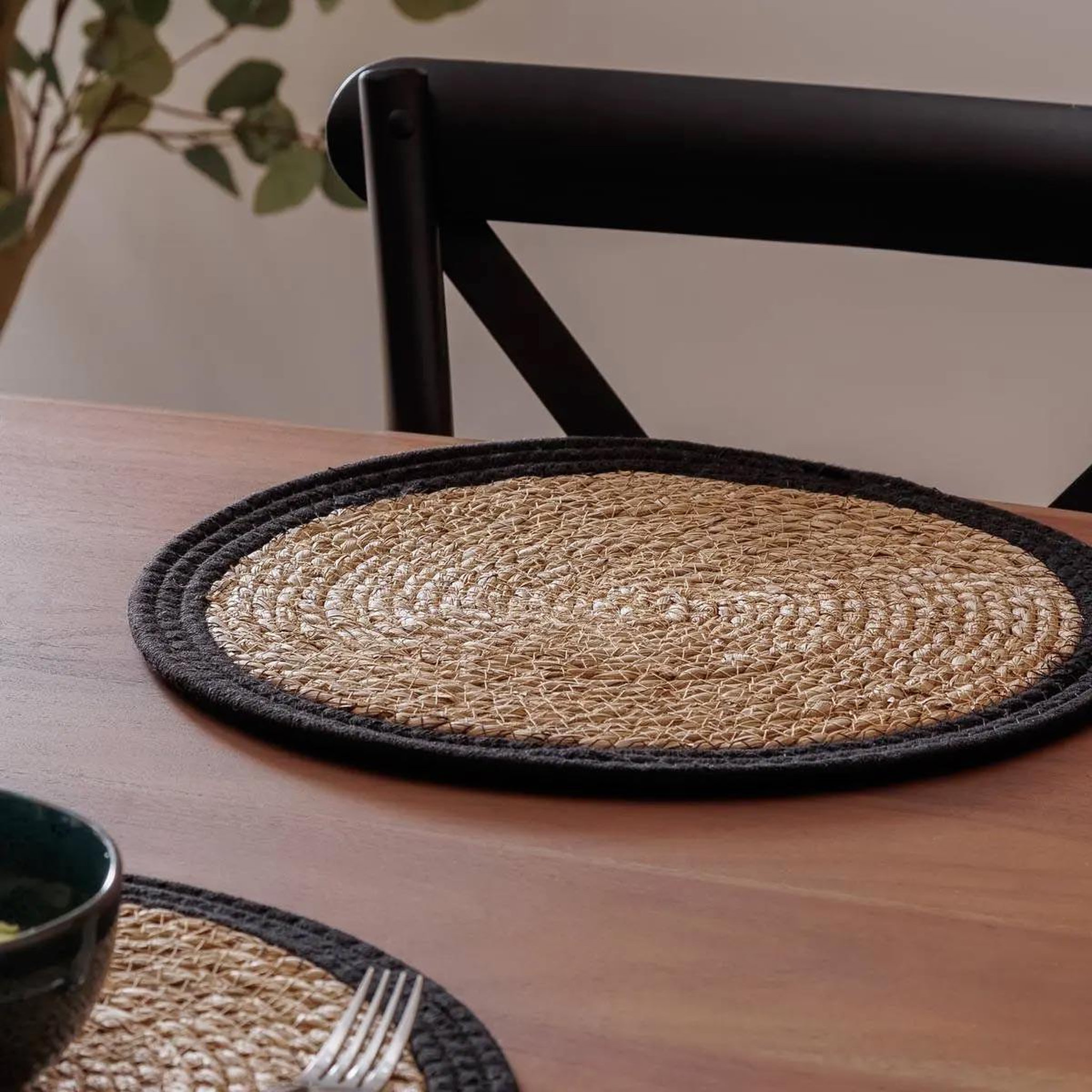 Voir la diapositive 2 : SECRET DE GOURMET Set de table déco  happy pop  38cm noir