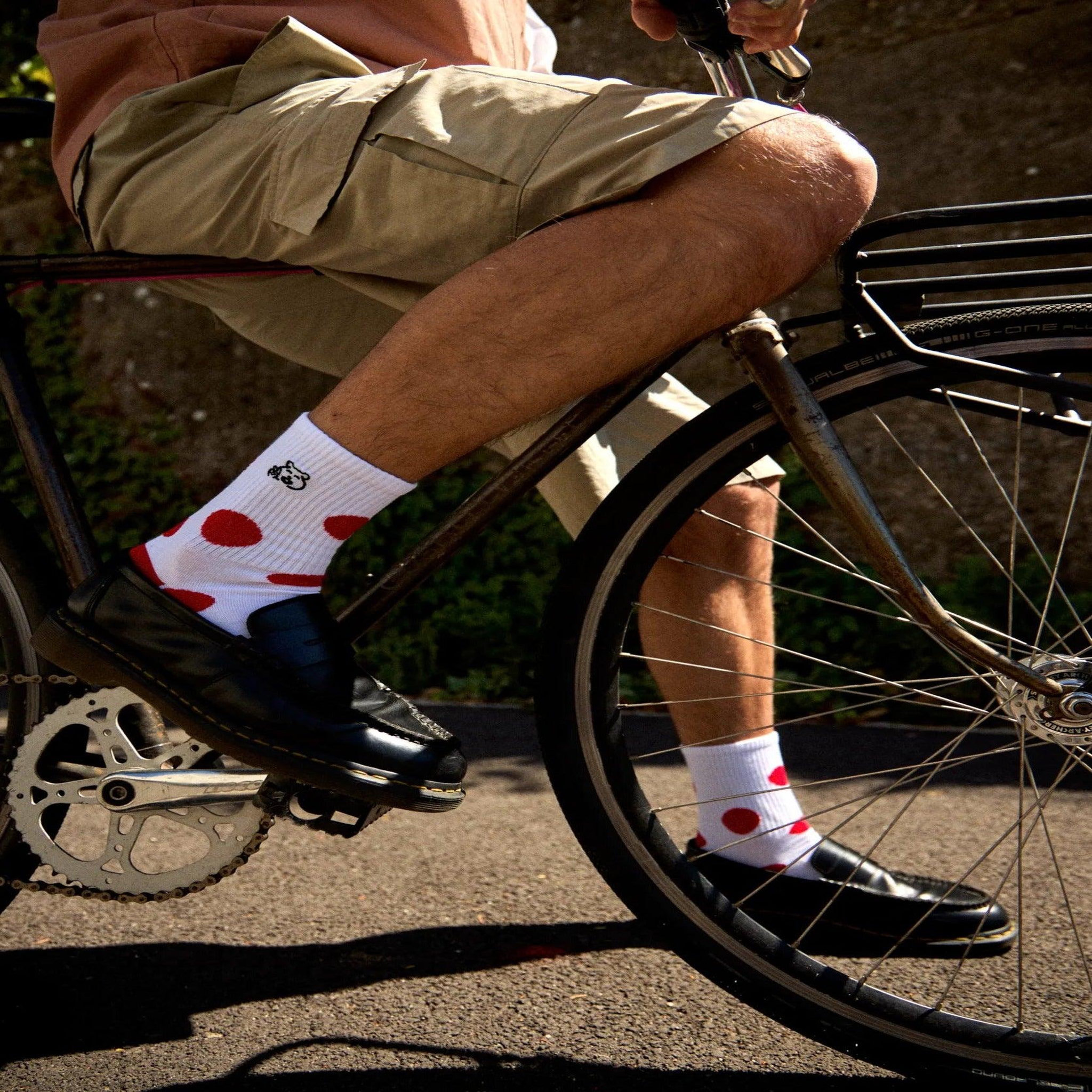 Voir la diapositive 3 : DEDOLES Chaussettes côtelées cyclisme maillot à pois