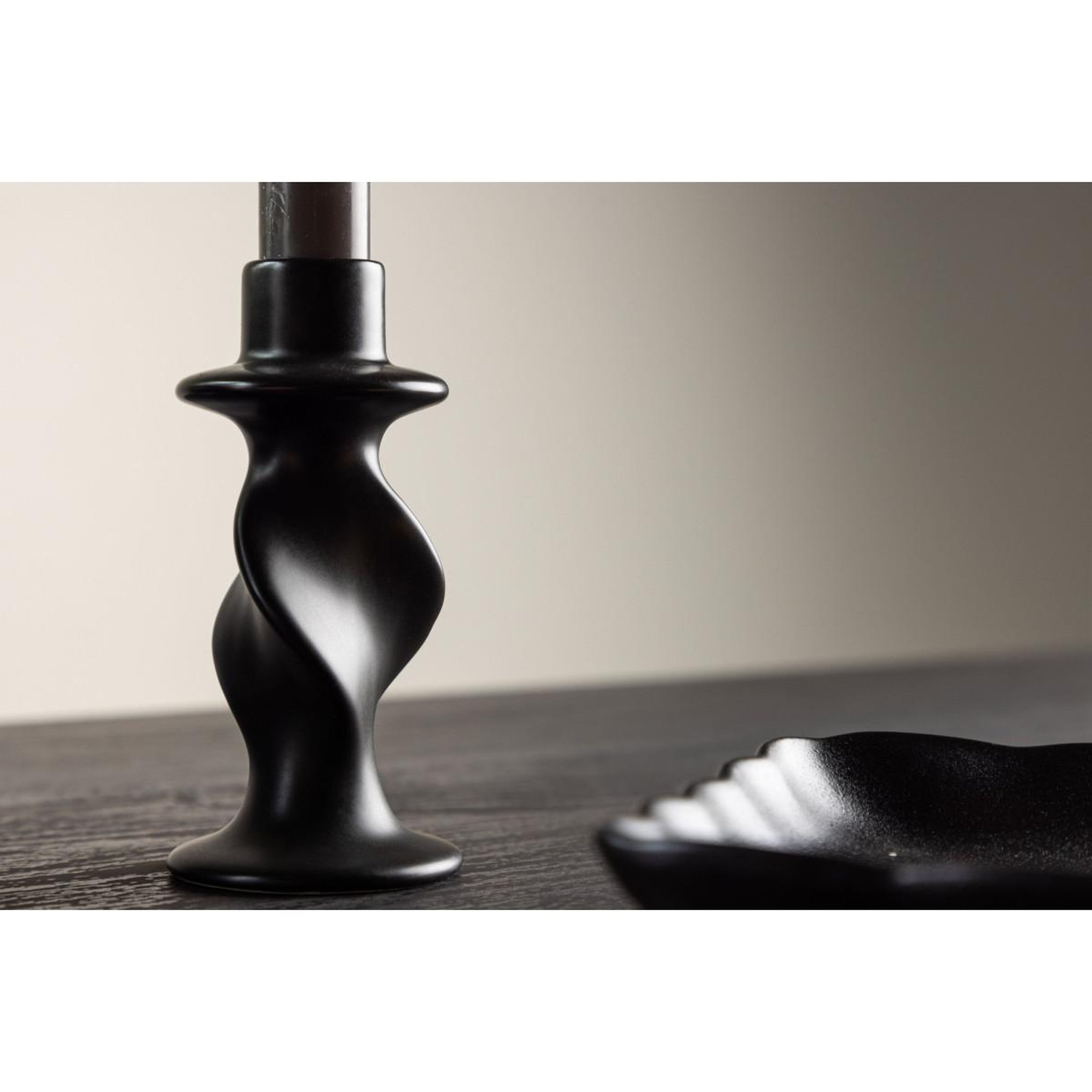 Voir la diapositive 4 : Paris Prix Bougeoir Design en Céramique  Glory  12cm Noir