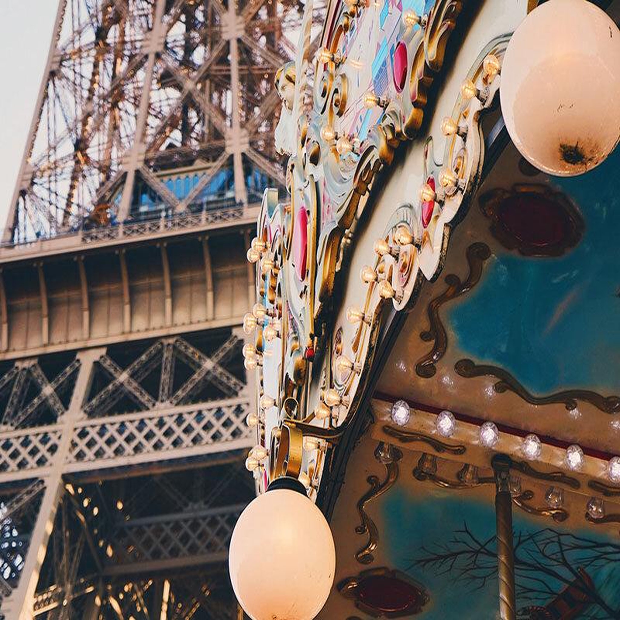Voir la diapositive 4 : Smartbox Séjour à paris avec visite guidée d'1h30 du sommet de la tour eiffel - coffret cadeau multi-thèmes