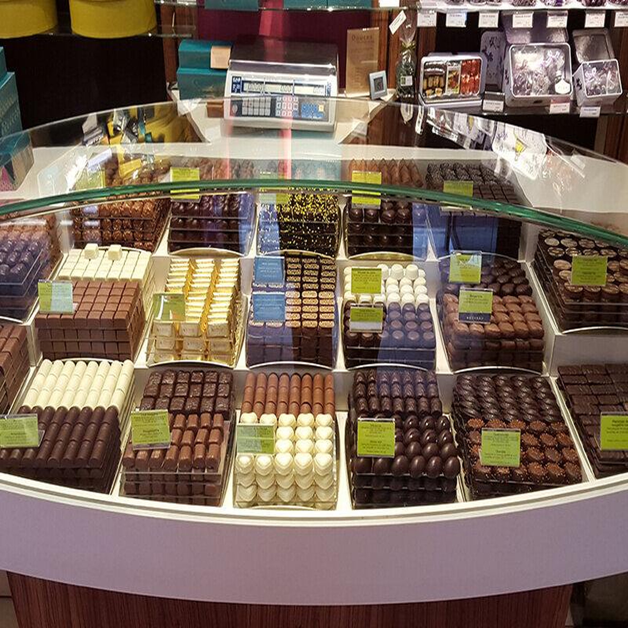 Voir la diapositive 2 : Smartbox Atelier initiation et dégustation de vins et chocolats - coffret cadeau gastronomie