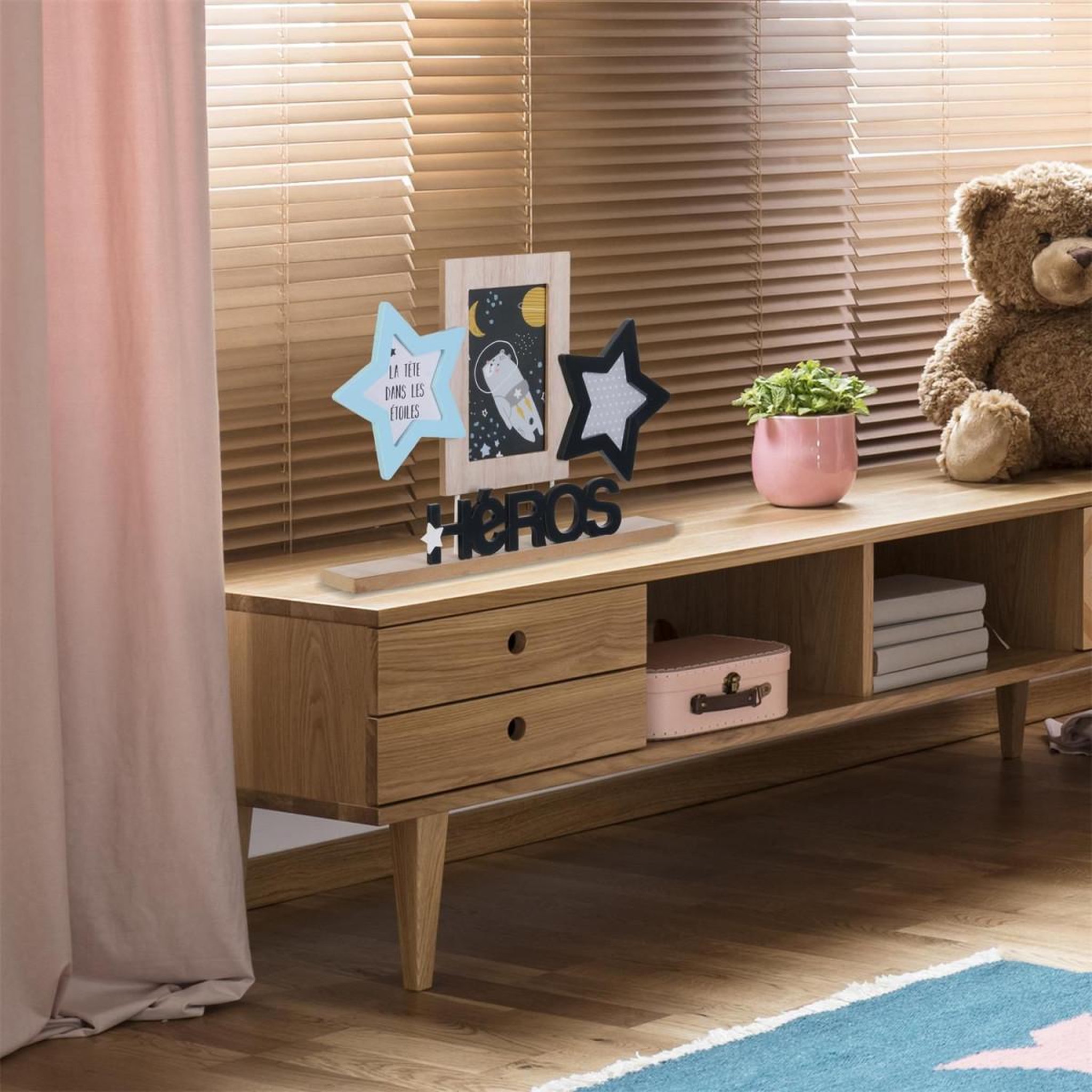 Voir la diapositive 4 : HOME DECO KIDS Pêle-mêle 3 photos  héros garçon  36cm bleu