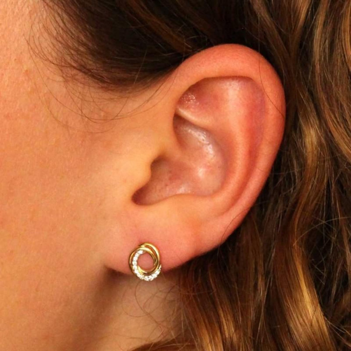 L'ATELIER D'AZUR Boucles d'Oreilles Or Jaune et Zirconiums - Motif Anneau Enlacés Sertis