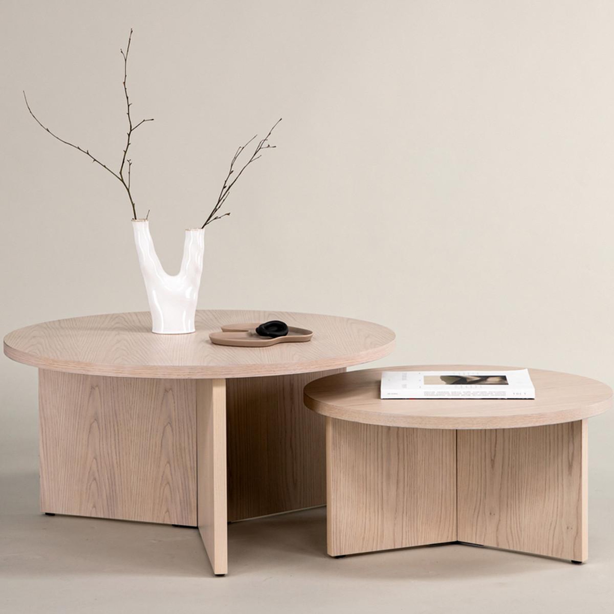 Voir la diapositive 6 : Paris Prix Lot de 2 tables basses design  salto  85cm naturel