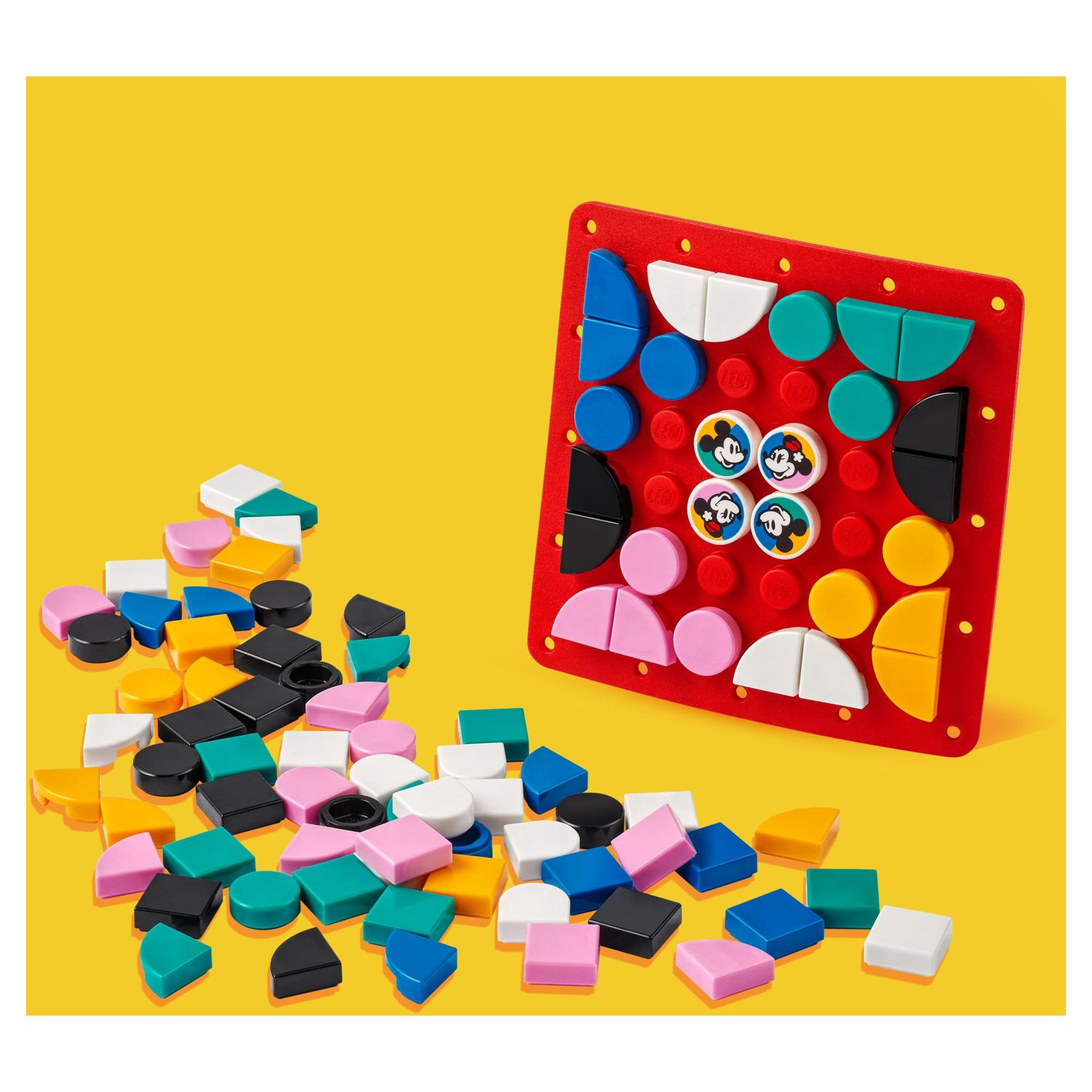 Voir la diapositive 5 : LEGO Dots 41963 Plaque à Coudre Mickey Mouse et Minnie Mouse, Kit de Création de Bijoux Personnalisés, Fabrique à Badge, Décoration Vêtements, Sacs à Dos